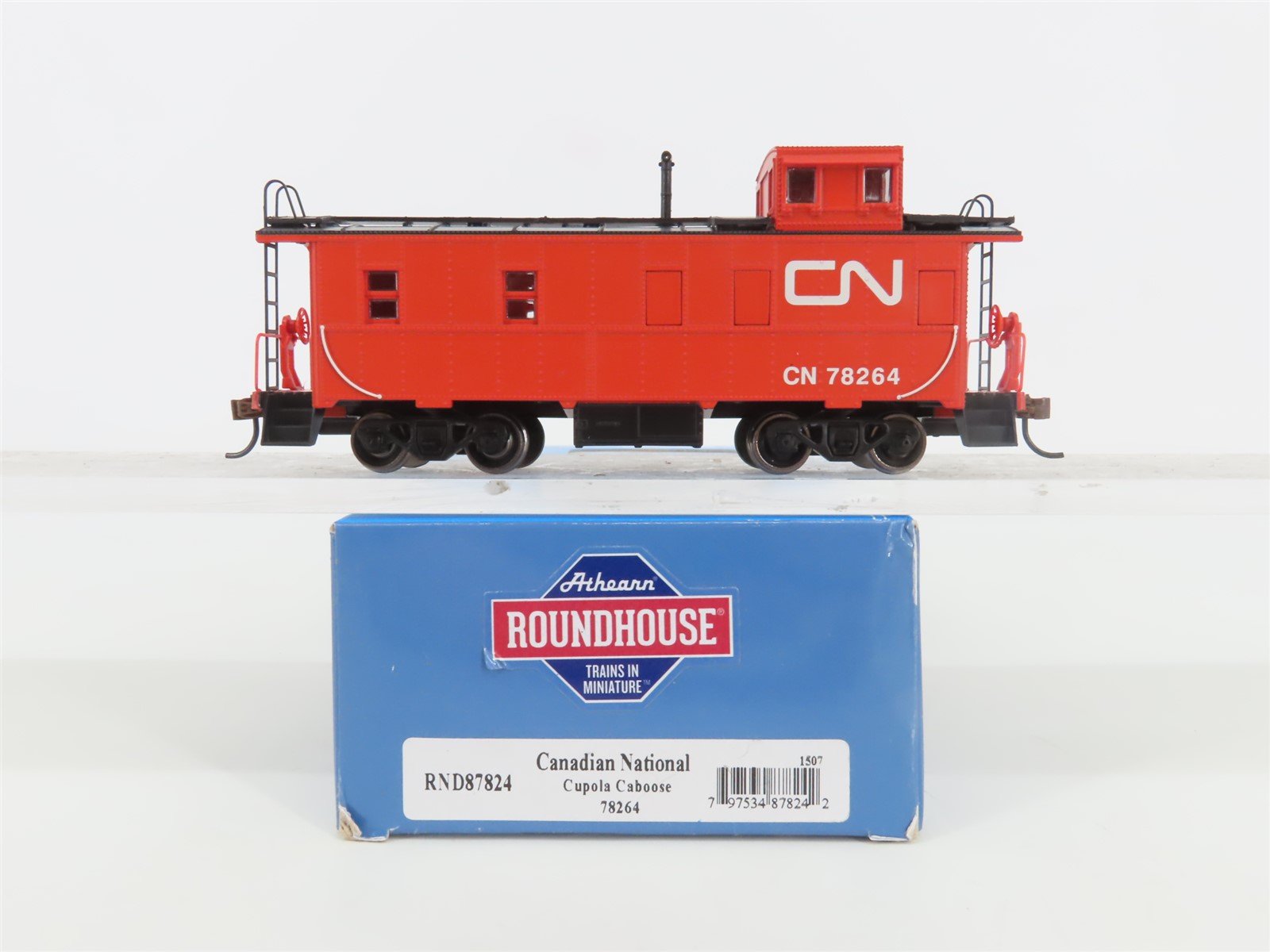 HO Scale Athearn Roundhouse RND87824 CN Canadian National Cupola Caboose #78264