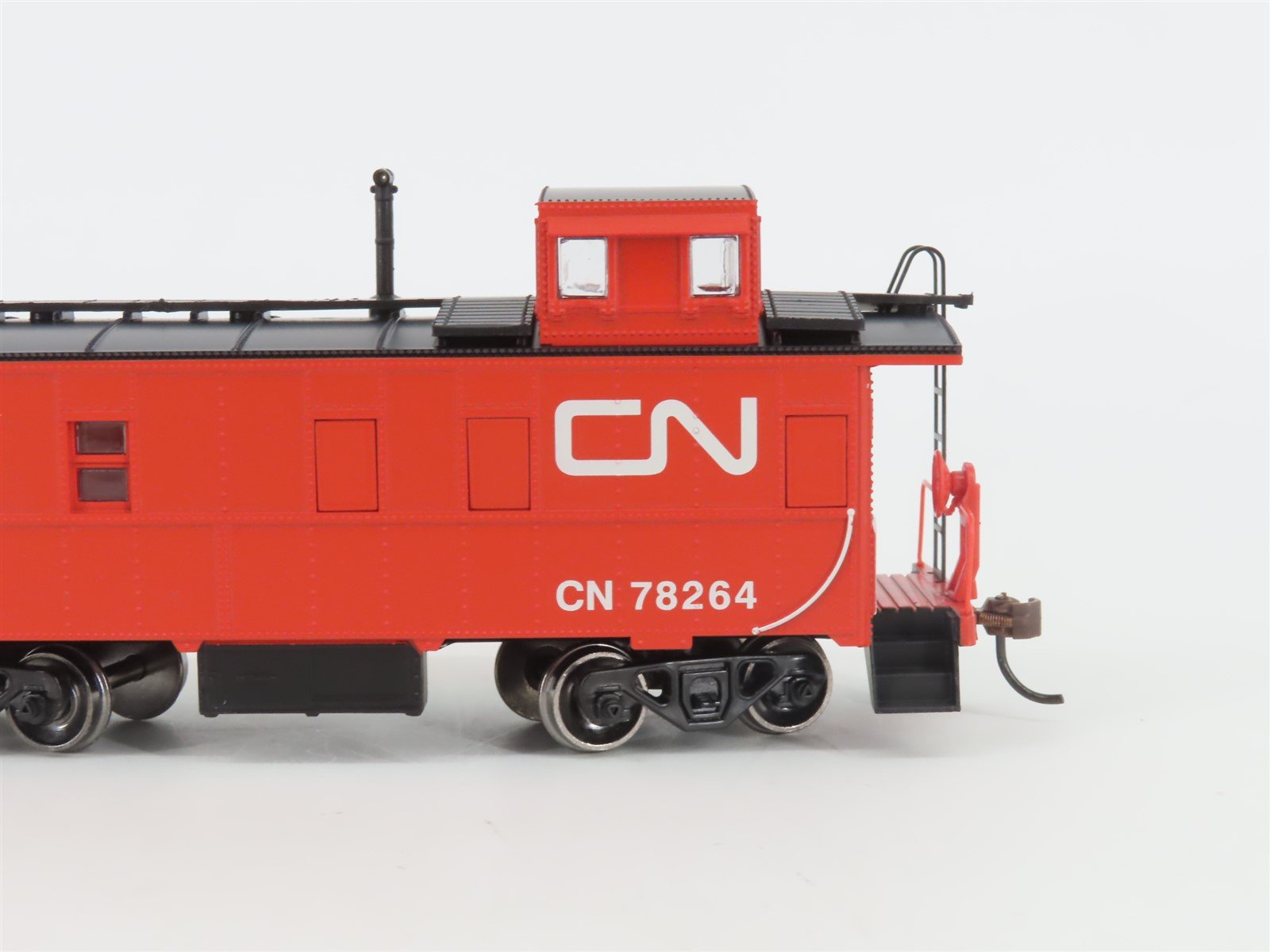 HO Scale Athearn Roundhouse RND87824 CN Canadian National Cupola Caboose #78264
