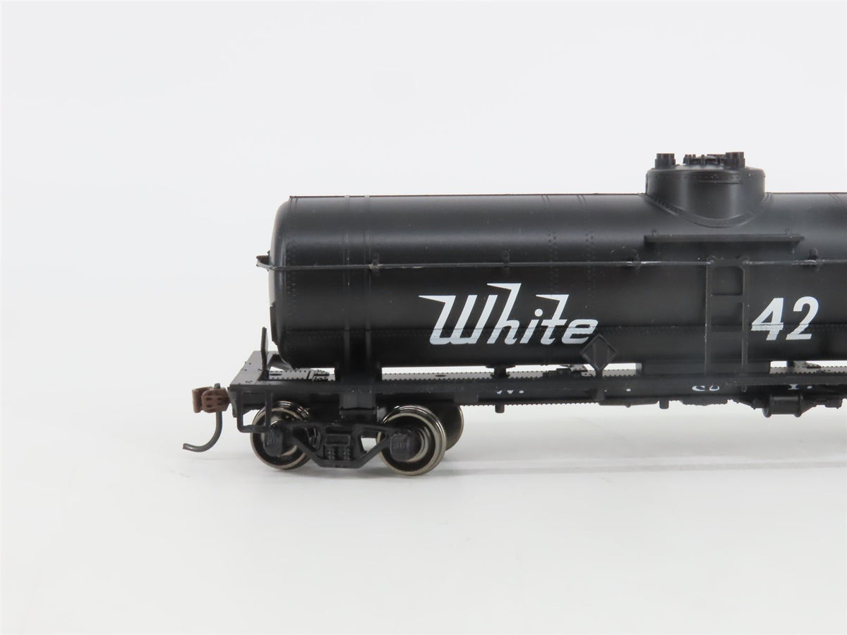 HO Scale Athearn Collectibles 99160 WP&amp;YR White Pass &amp; Yukon Route Tank Car #42
