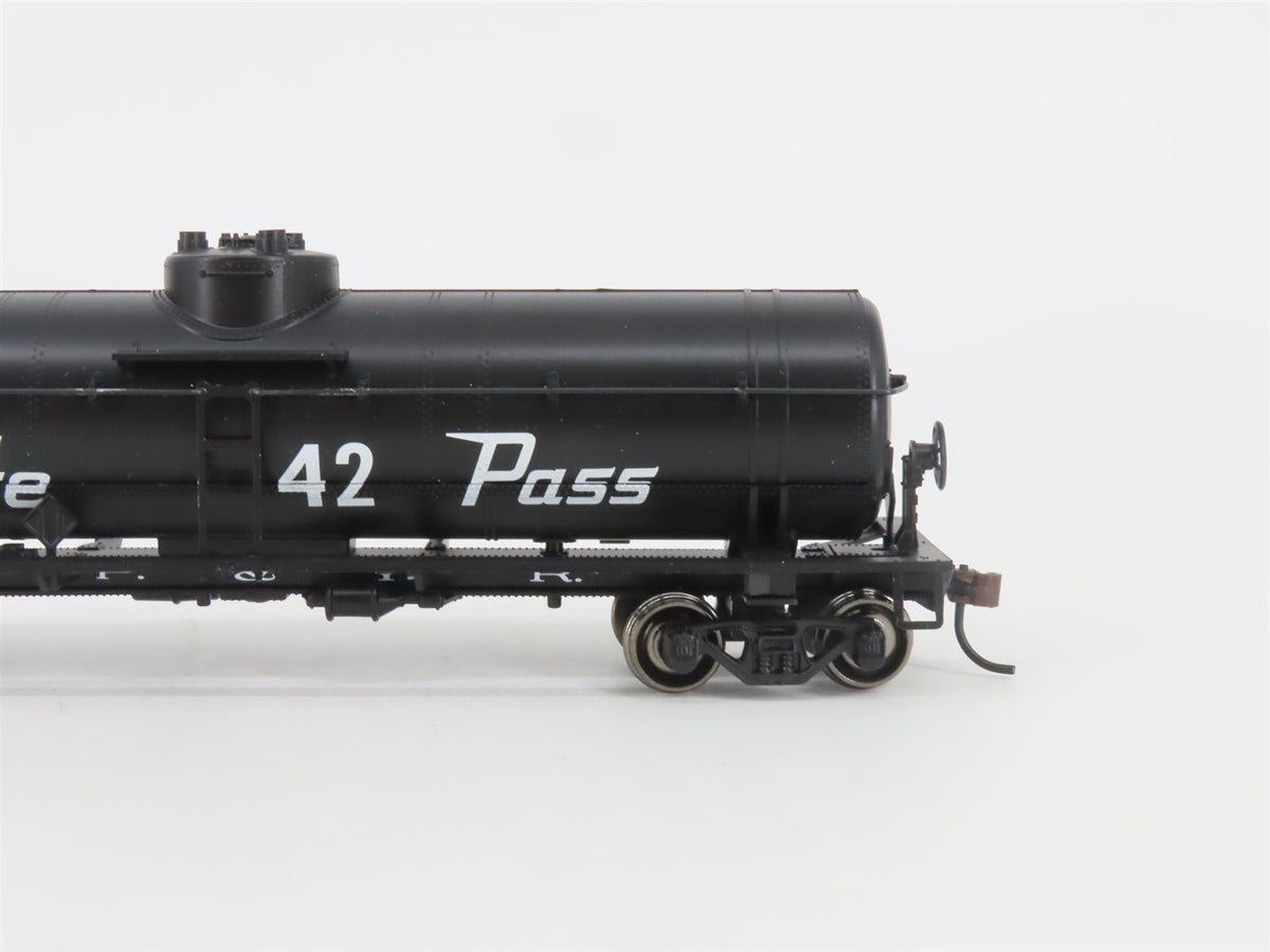 HO Scale Athearn Collectibles 99160 WP&amp;YR White Pass &amp; Yukon Route Tank Car #42