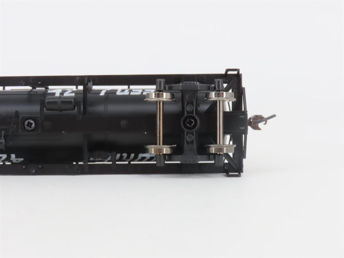 HO Scale Athearn Collectibles 99160 WP&amp;YR White Pass &amp; Yukon Route Tank Car #42