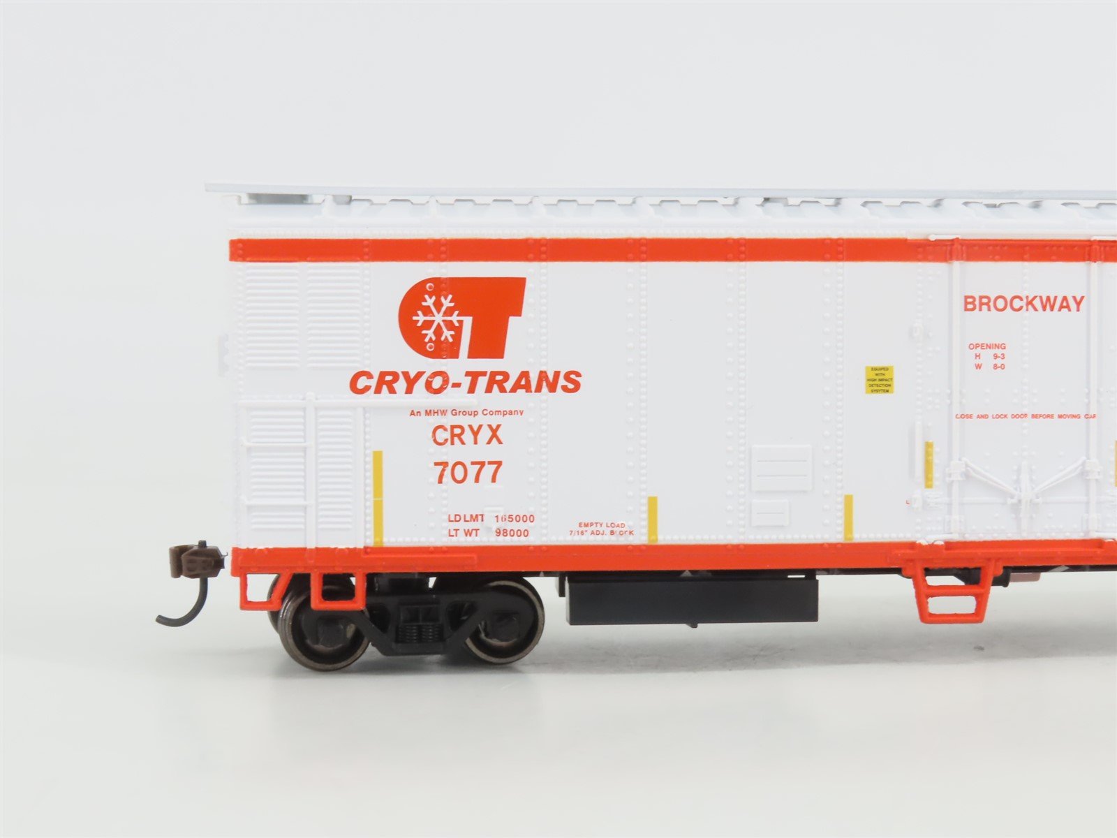 HO Scale Athearn Roundhouse RND72898 CRYX Cryo-Trans 50' Mechanical Reefer #7077