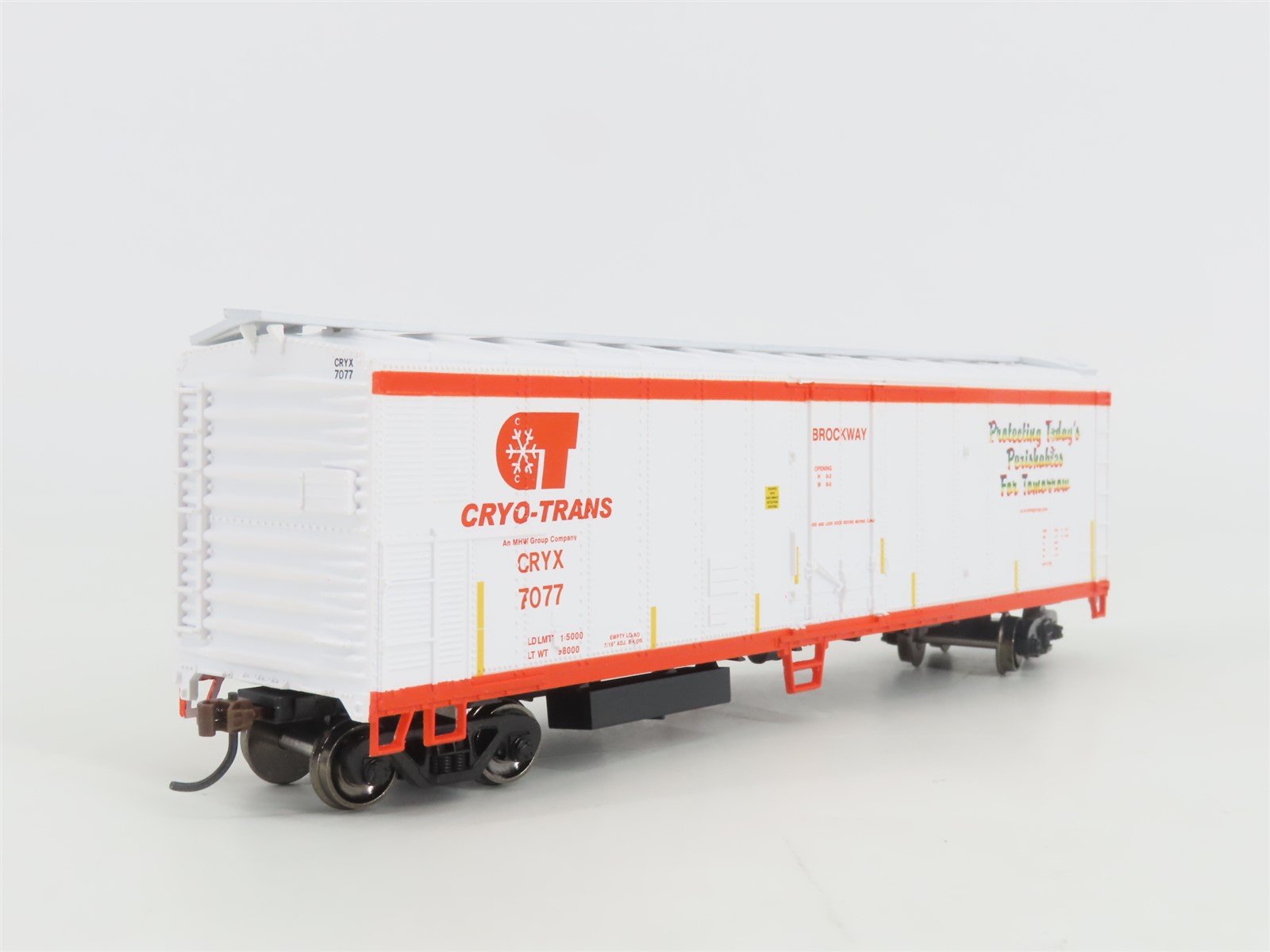 HO Scale Athearn Roundhouse RND72898 CRYX Cryo-Trans 50' Mechanical Reefer #7077