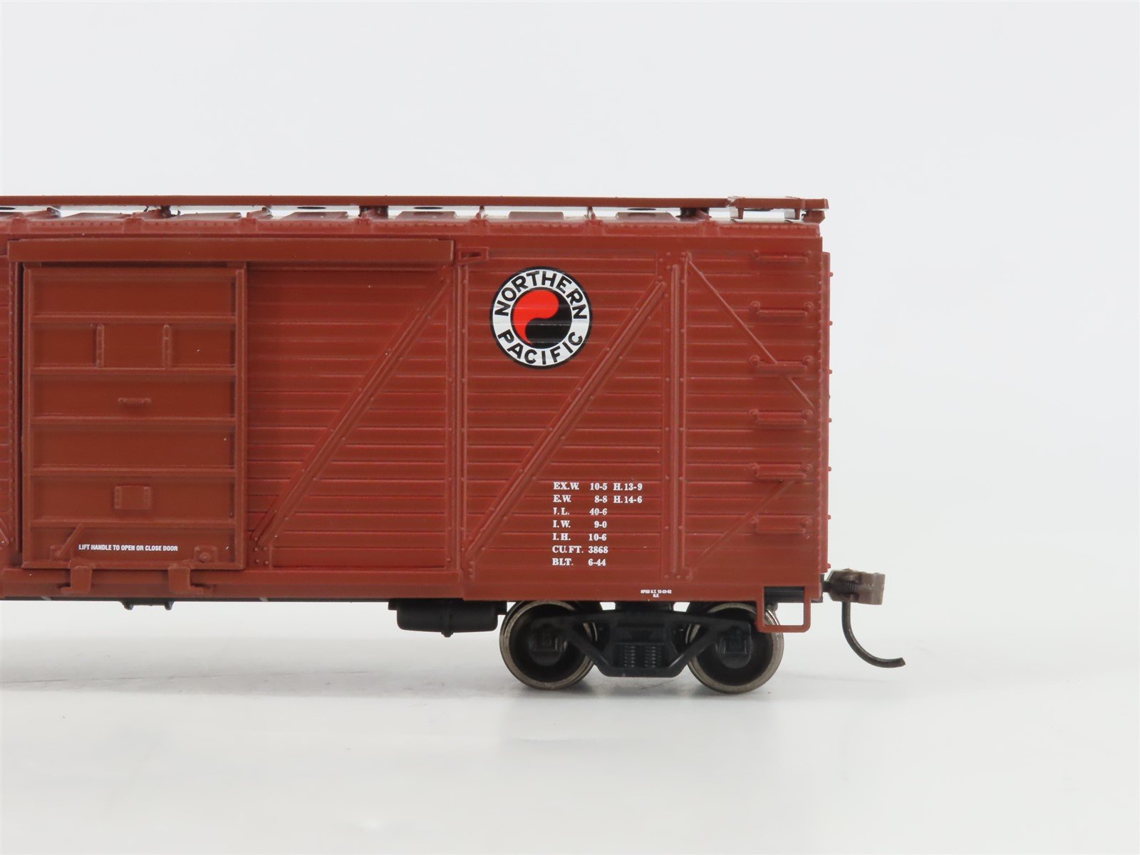 HO Scale Athearn Roundhouse RND2892 NP Northern Pacific 40' Box Car #28333