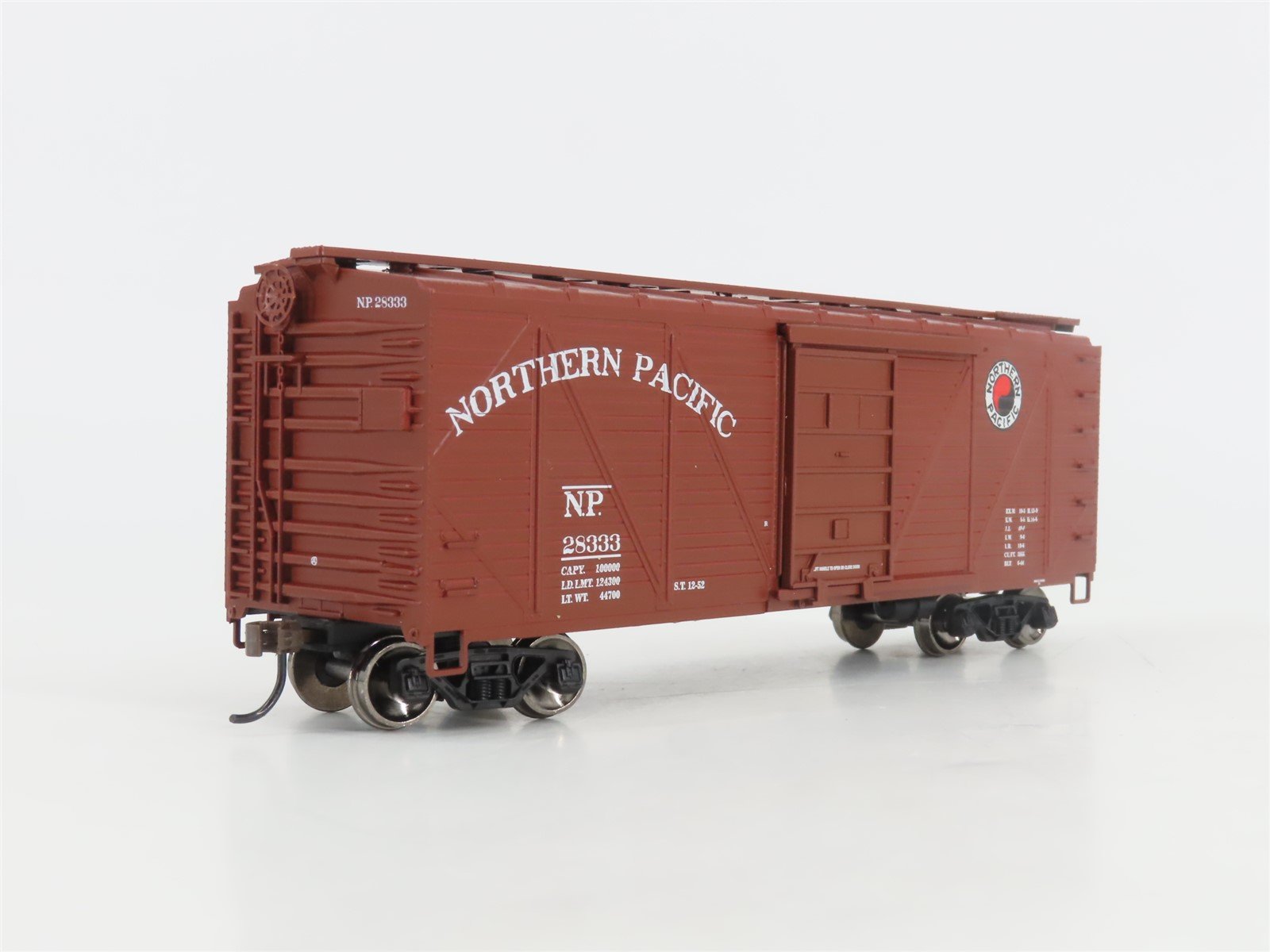 HO Scale Athearn Roundhouse RND2892 NP Northern Pacific 40' Box Car #28333