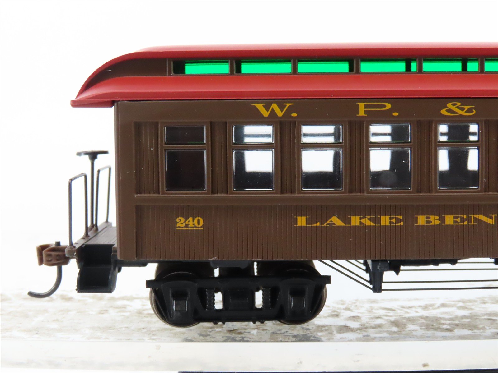 HO Scale Athearn RND99287 WP&YR White Pass & Yukon Coach Passenger Car #240
