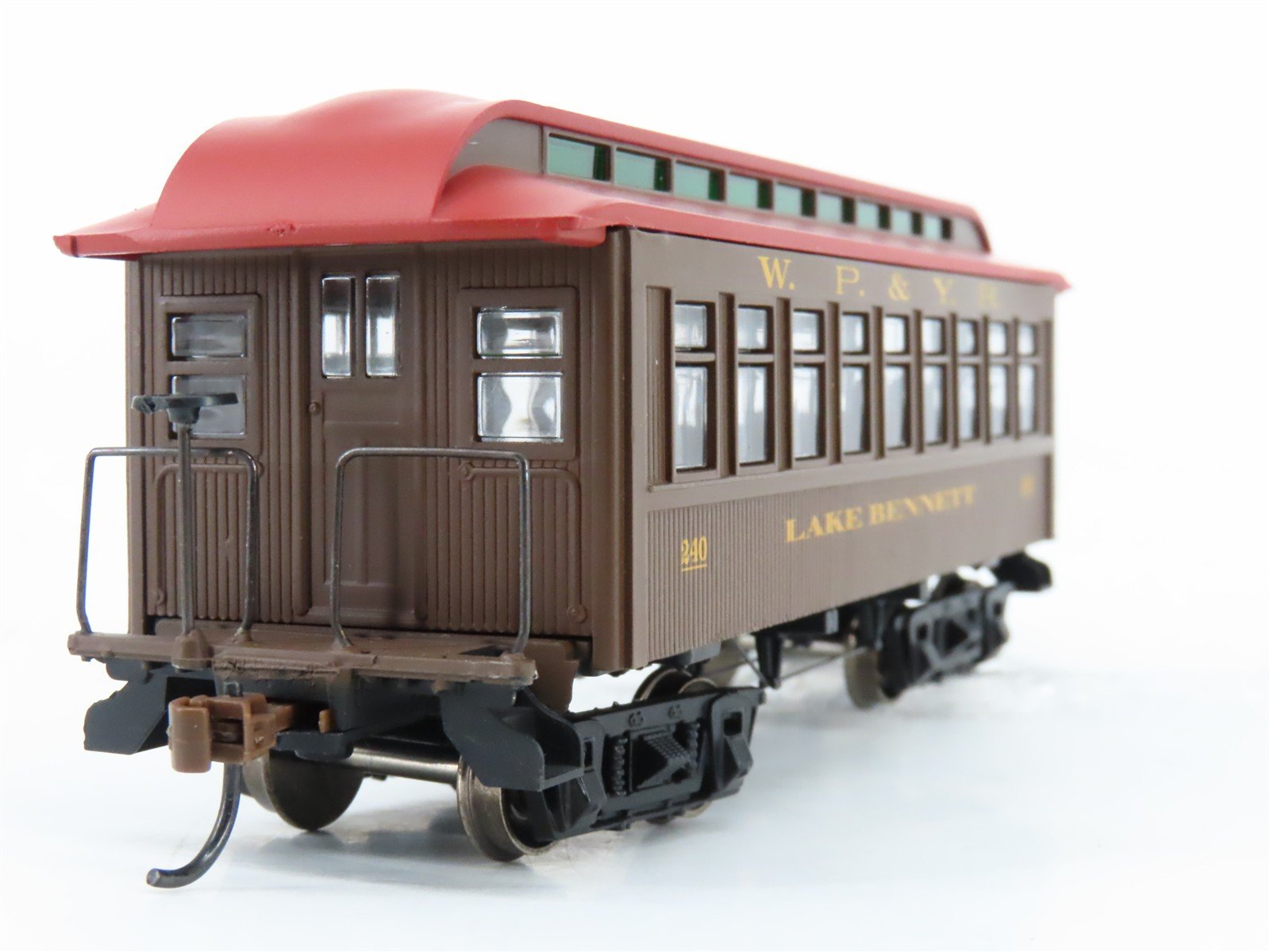 HO Scale Athearn RND99287 WP&YR White Pass & Yukon Coach Passenger Car #240