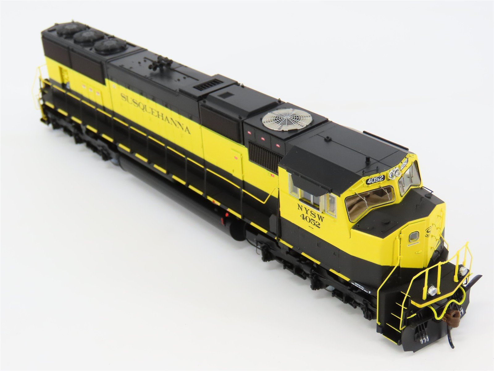 HO Athearn Genesis ATHG69301 NYSW Susquehanna SD70M Diesel #4052 w/ DCC & Sound