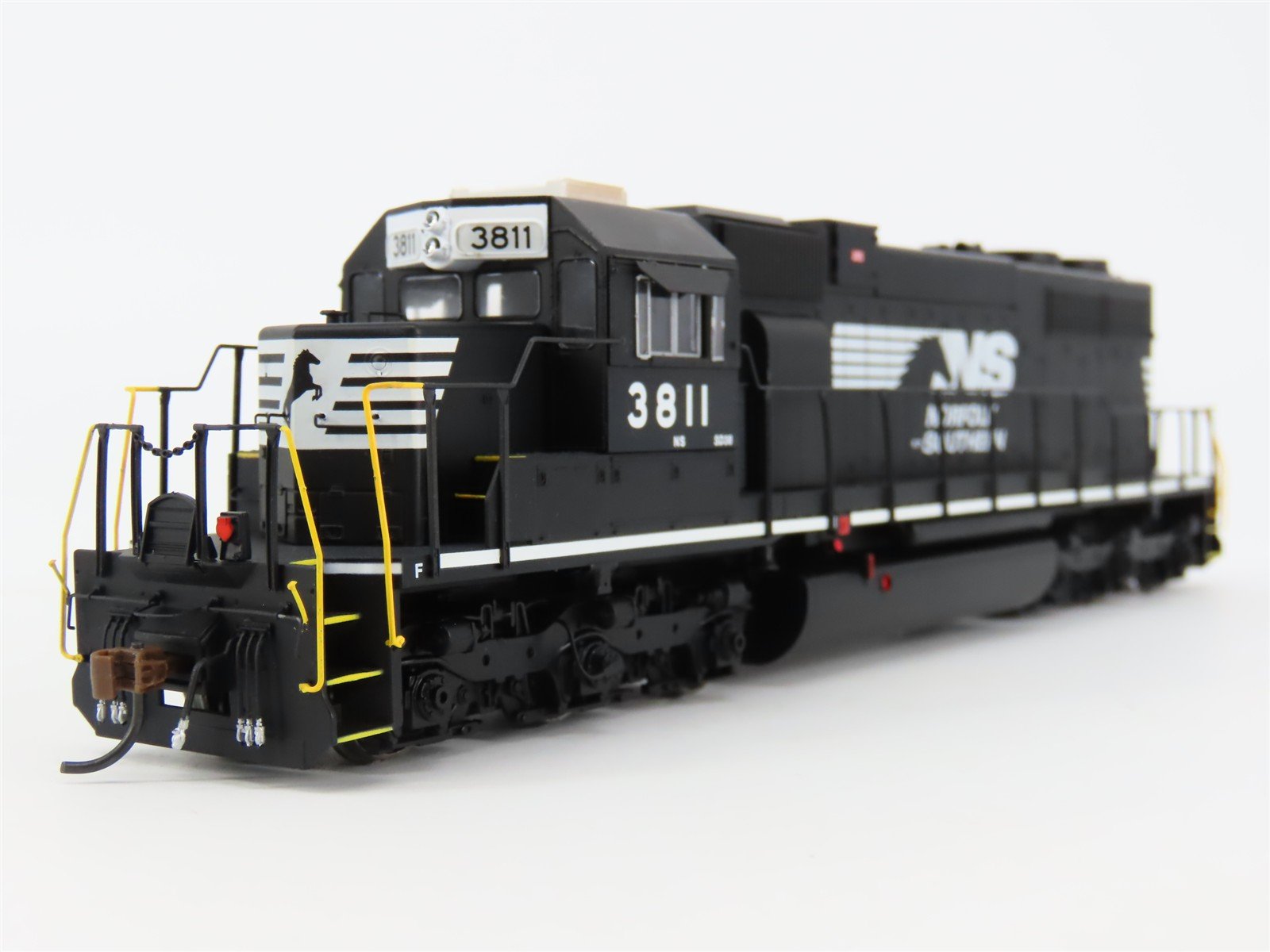 HO Athearn ATH88486 NS Norfolk Southern EMD SD38 Diesel #3811 - DCC Ready