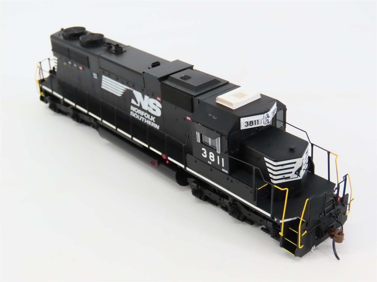 HO Athearn ATH88486 NS Norfolk Southern EMD SD38 Diesel #3811 - DCC Ready