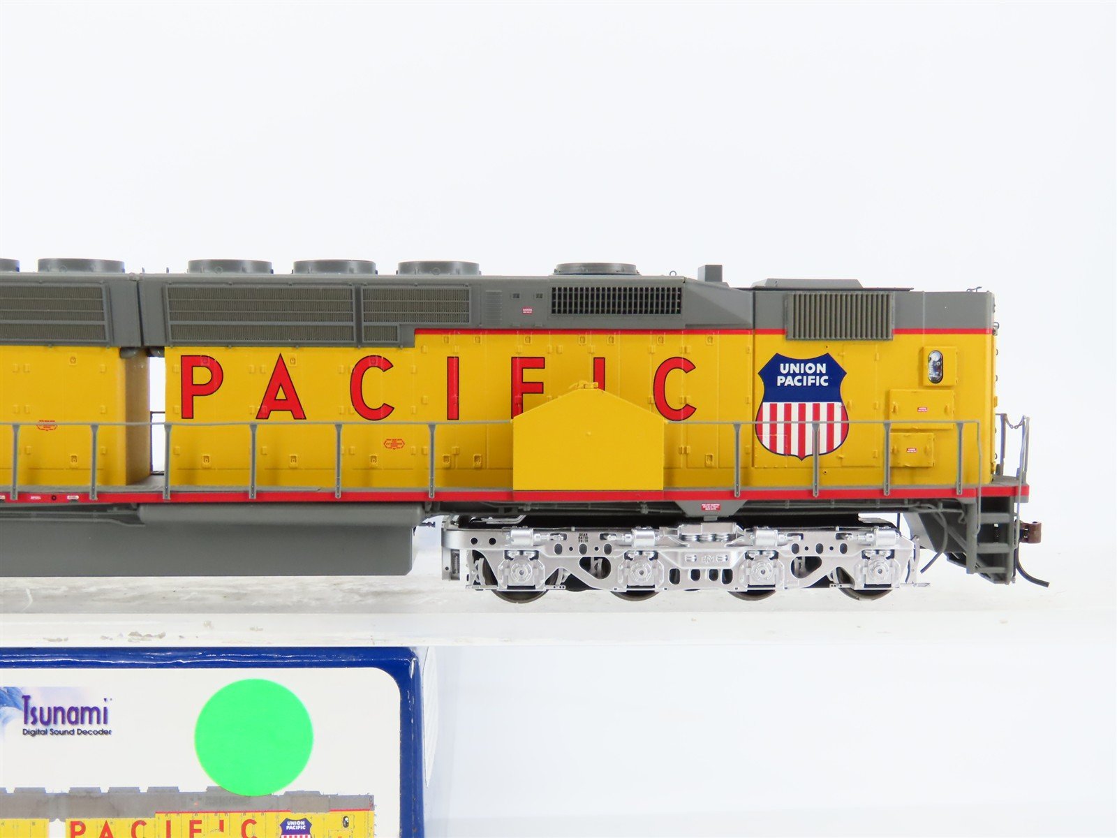HO Athearn Genesis G69552 UP Union Pacific DDA40X Diesel #6915 w/ DCC & Sound