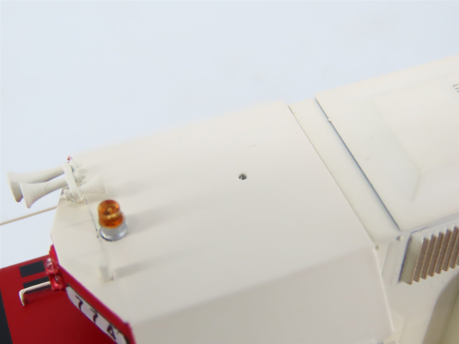 HO Scale Athearn ATH16718 SOO Line EMD SD40-2 Diesel #774 w/ DCC & Sound