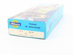 HO Scale Athearn 3029 NP Northern Pacific F7A Diesel Locomotive #6011A UNPOWERED