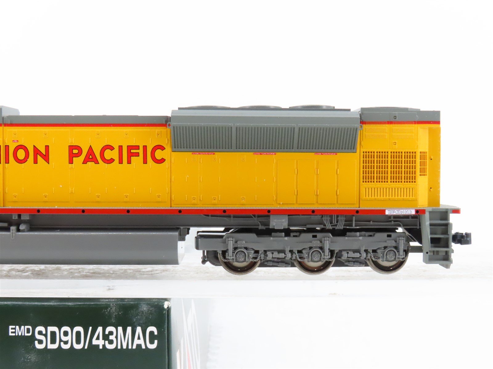 HO Scale Kato 37-6362 UP Union Pacific SD90/43MAC Diesel Locomotive #8242