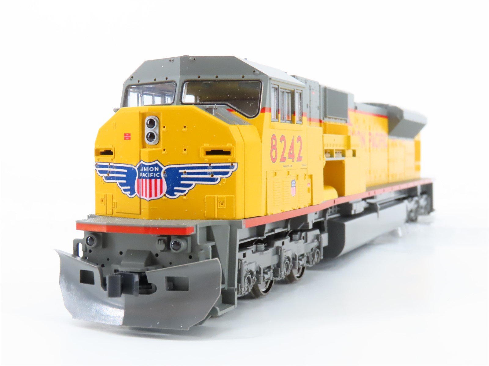 HO Scale Kato 37-6362 UP Union Pacific SD90/43MAC Diesel Locomotive #8242