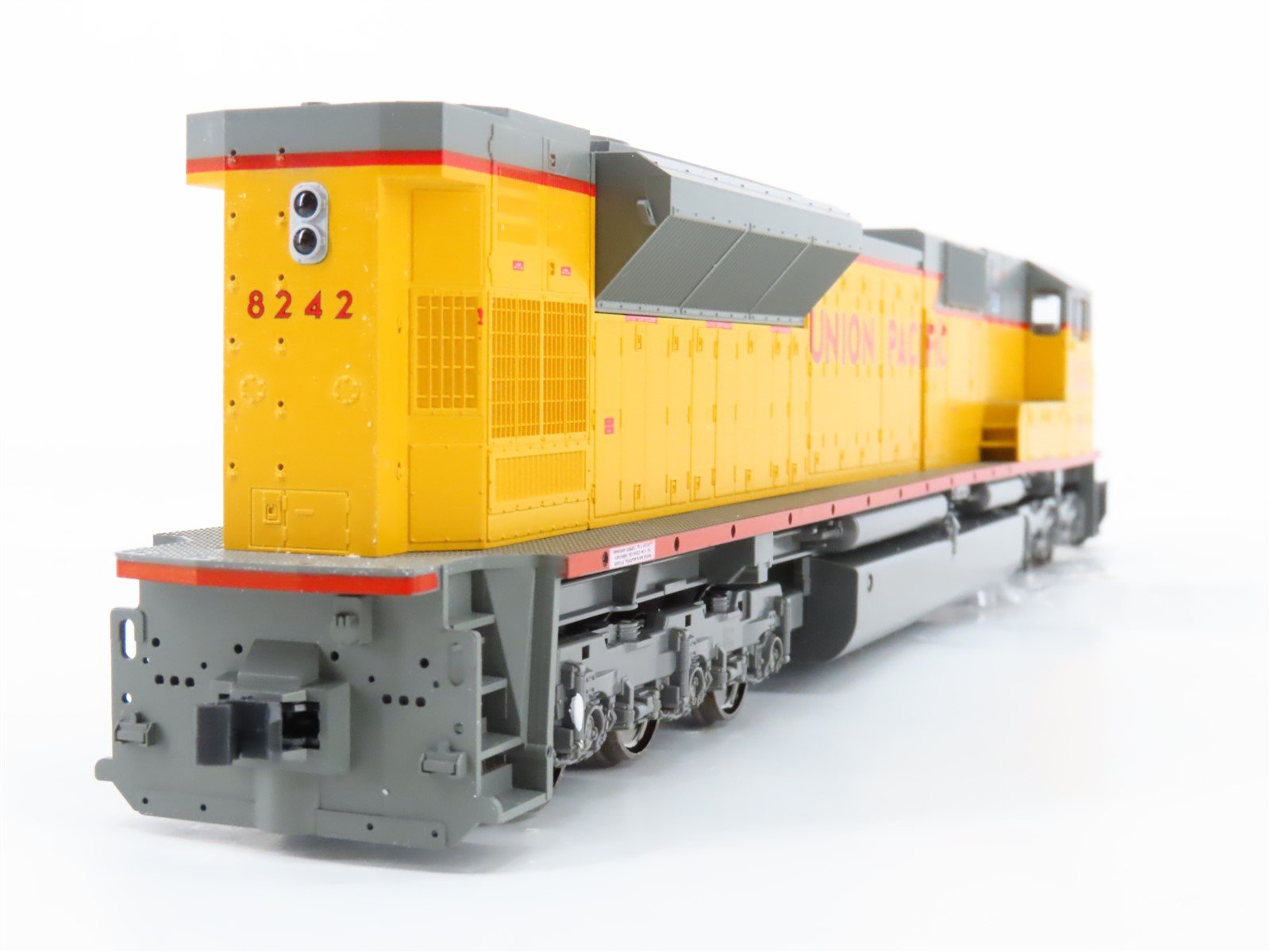 HO Scale Kato 37-6362 UP Union Pacific SD90/43MAC Diesel Locomotive #8242