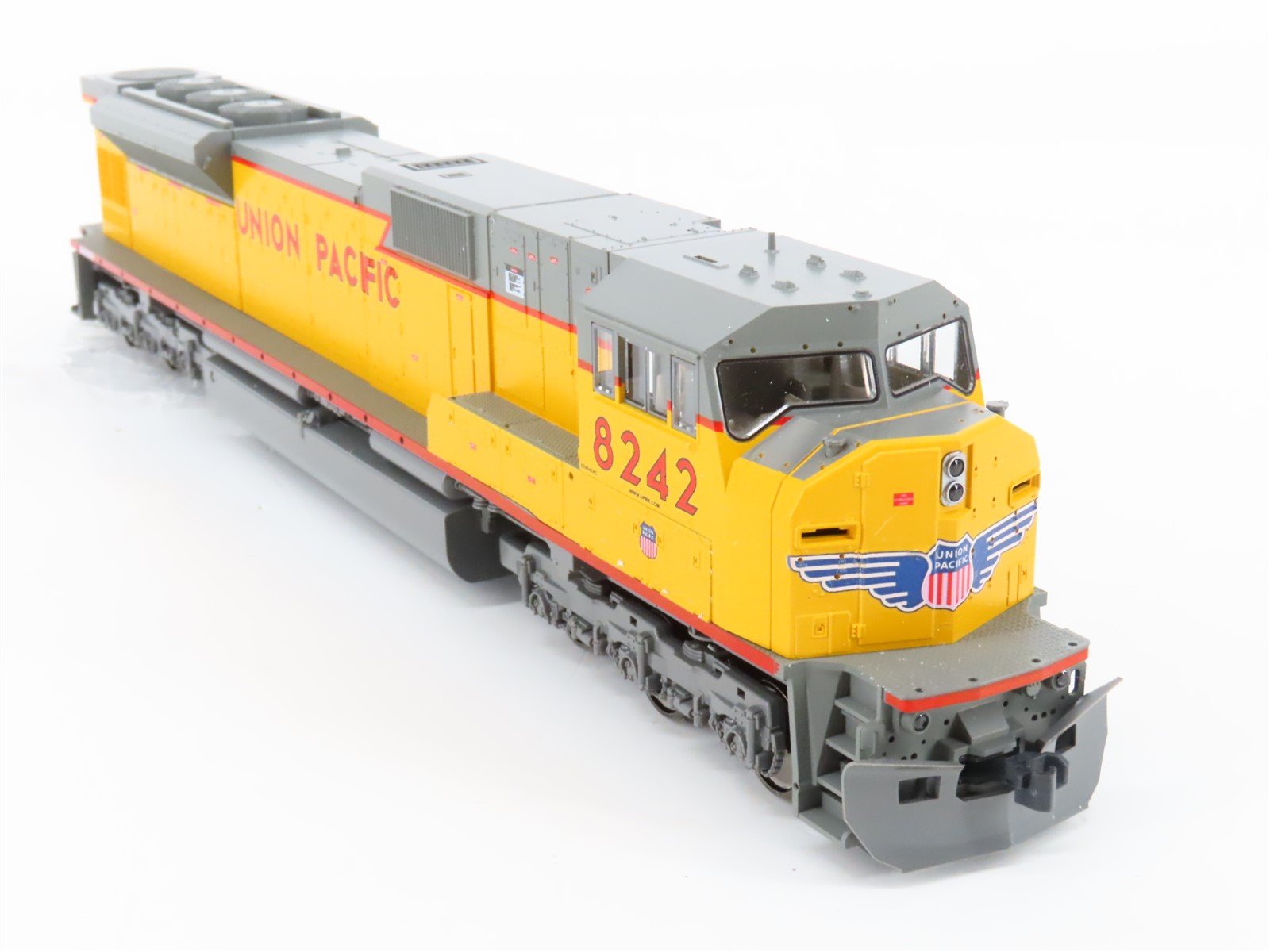 HO Scale Kato 37-6362 UP Union Pacific SD90/43MAC Diesel Locomotive #8242