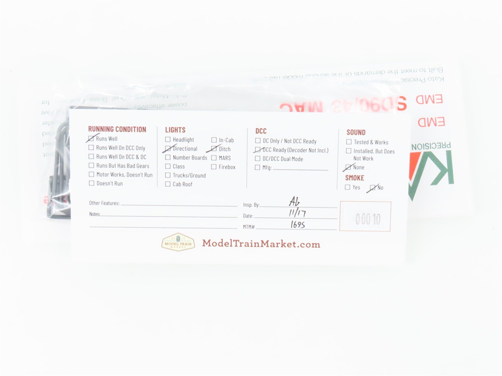 HO Scale Kato 37-6362 UP Union Pacific SD90/43MAC Diesel Locomotive #8242