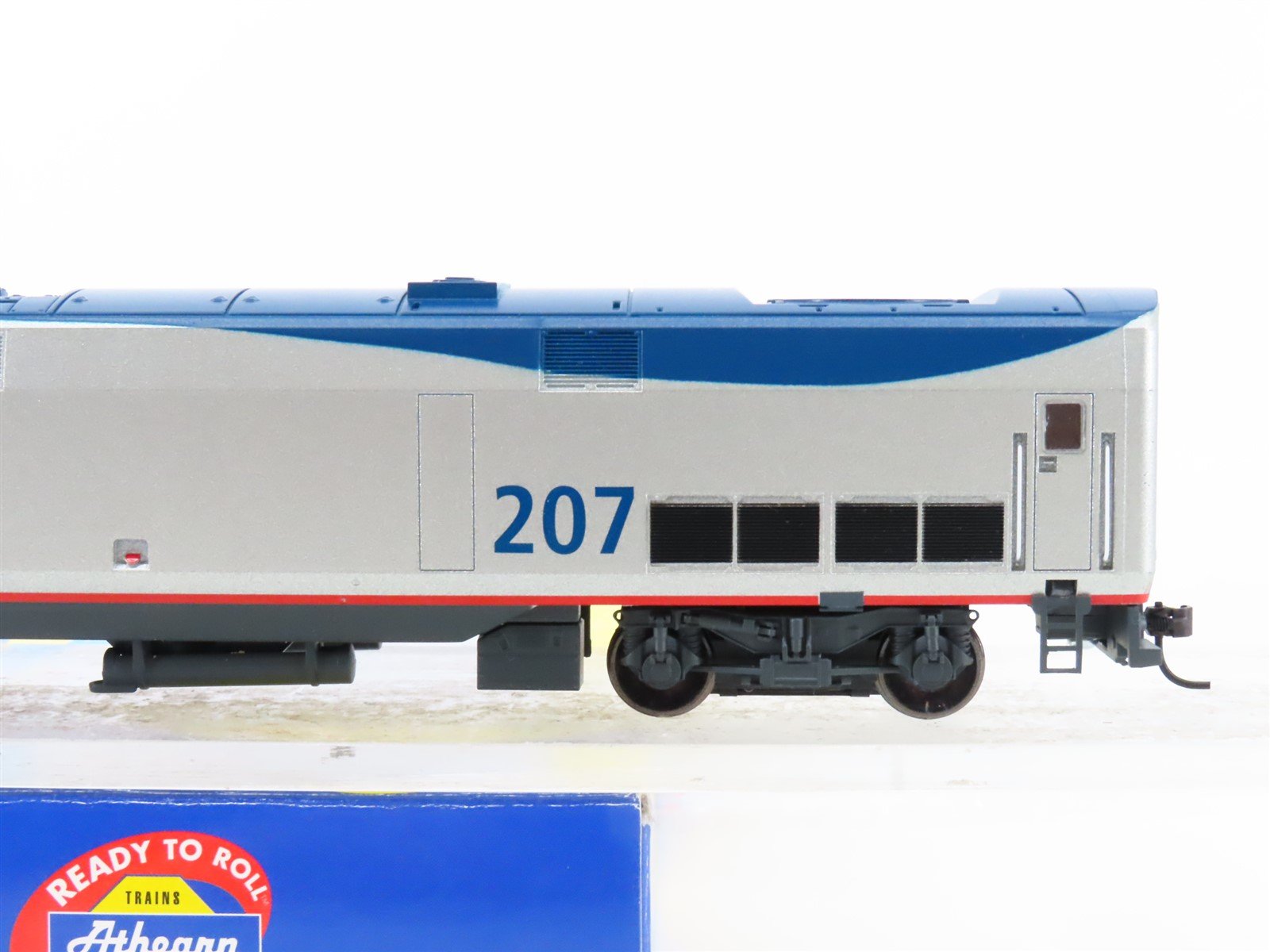HO Scale Athearn 9671 Amtrak AMD-103 P42DC Diesel Locomotive #207