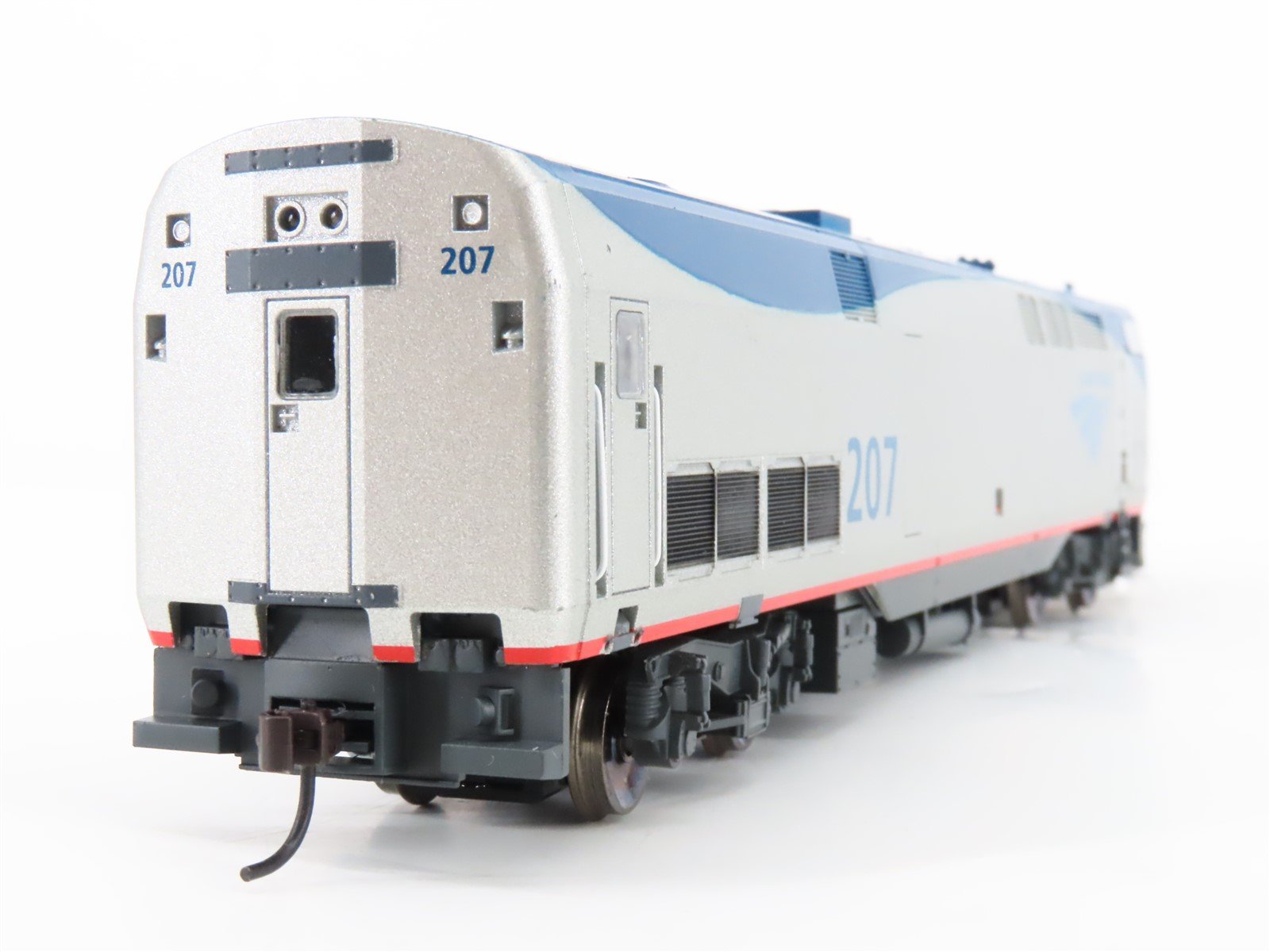 HO Scale Athearn 9671 Amtrak AMD-103 P42DC Diesel Locomotive #207
