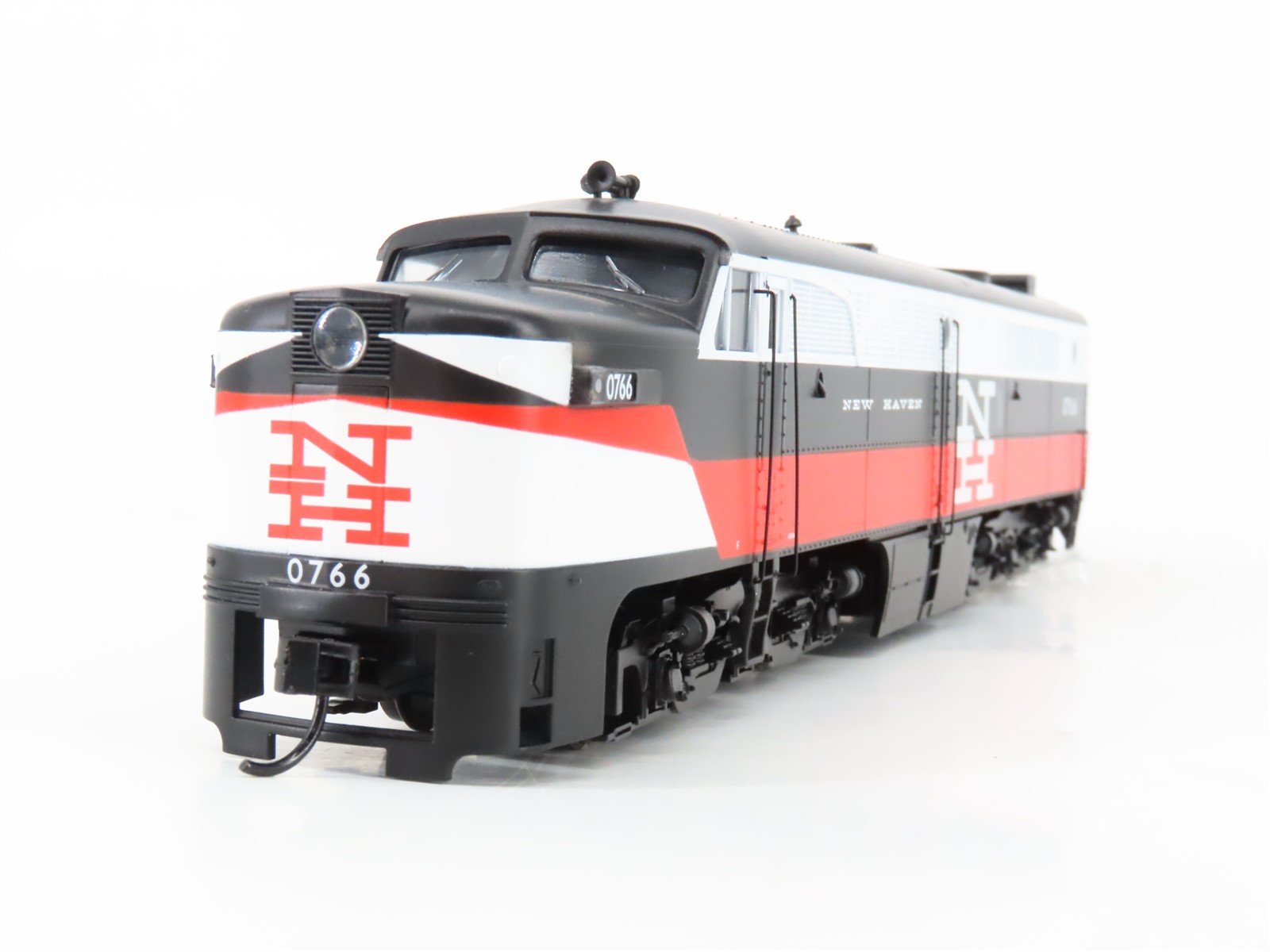 HO Scale Walthers Mainline 910-10083 NH New Haven Alco PA Diesel Loco #0766