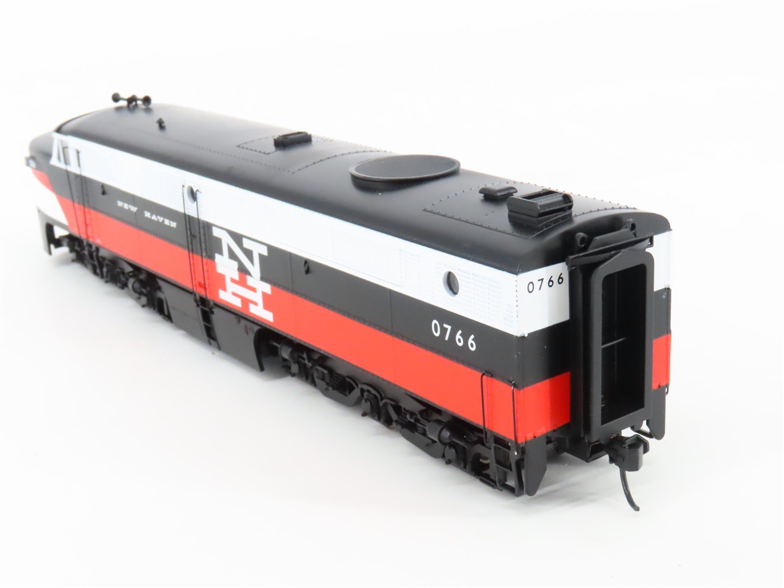 HO Scale Walthers Mainline 910-10083 NH New Haven Alco PA Diesel Loco #0766