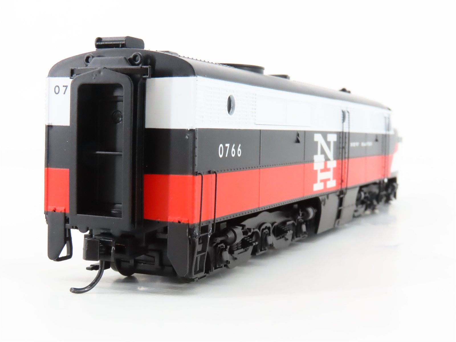 HO Scale Walthers Mainline 910-10083 NH New Haven Alco PA Diesel Loco #0766
