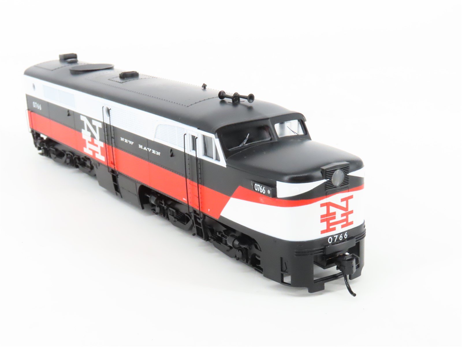 HO Scale Walthers Mainline 910-10083 NH New Haven Alco PA Diesel Loco #0766