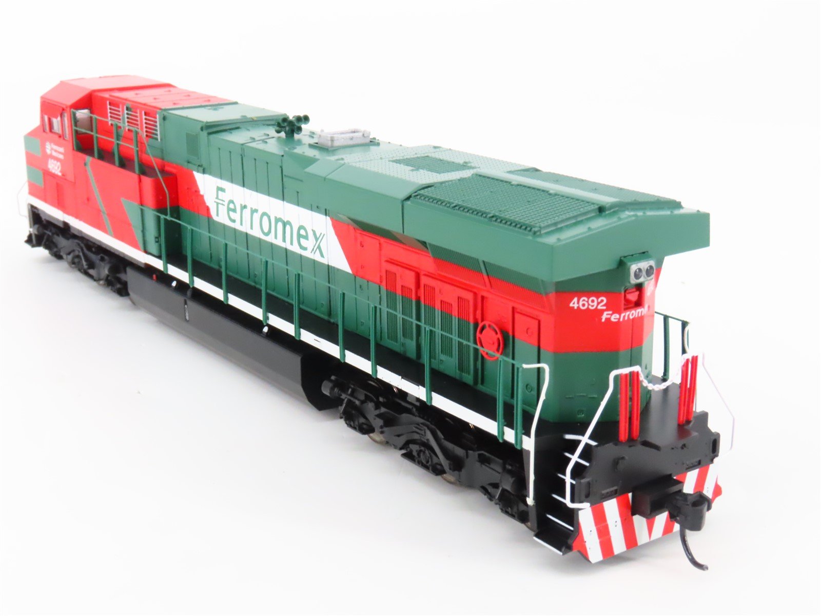 HO Walters Mainline 910-20193 FXE Railway ES44AC Diesel #4692 w/ DCC & Sound
