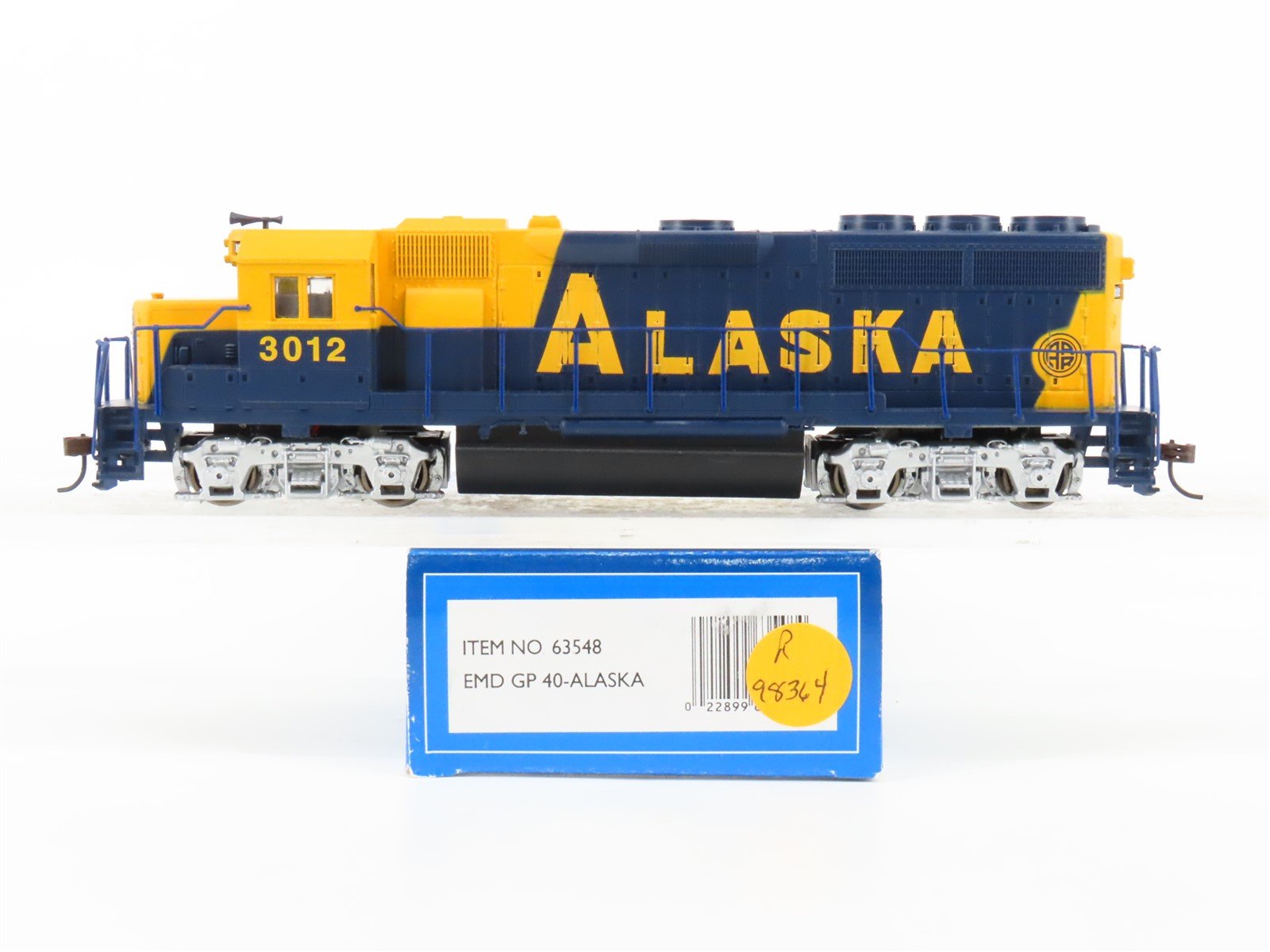 HO Scale Bachmann 63548 ARR Alaska GP40 Diesel Locomotive #3012