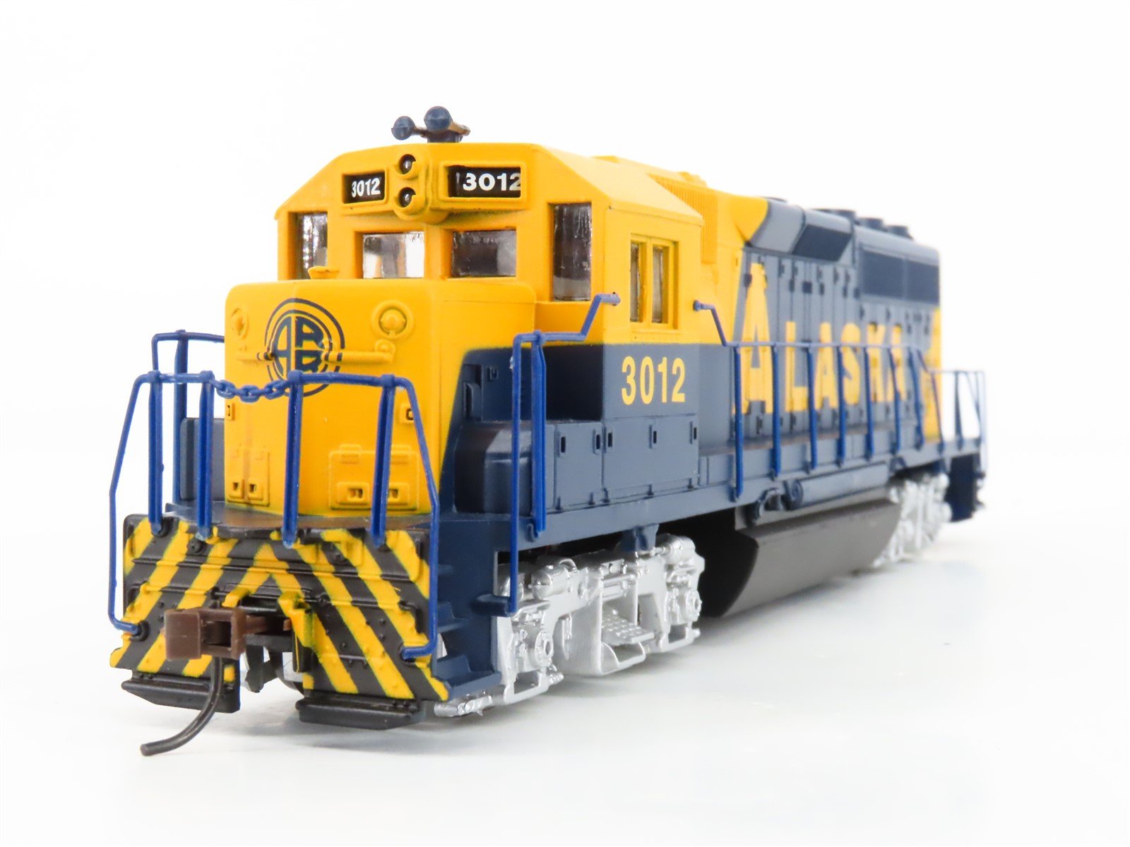 HO Scale Bachmann 63548 ARR Alaska GP40 Diesel Locomotive #3012