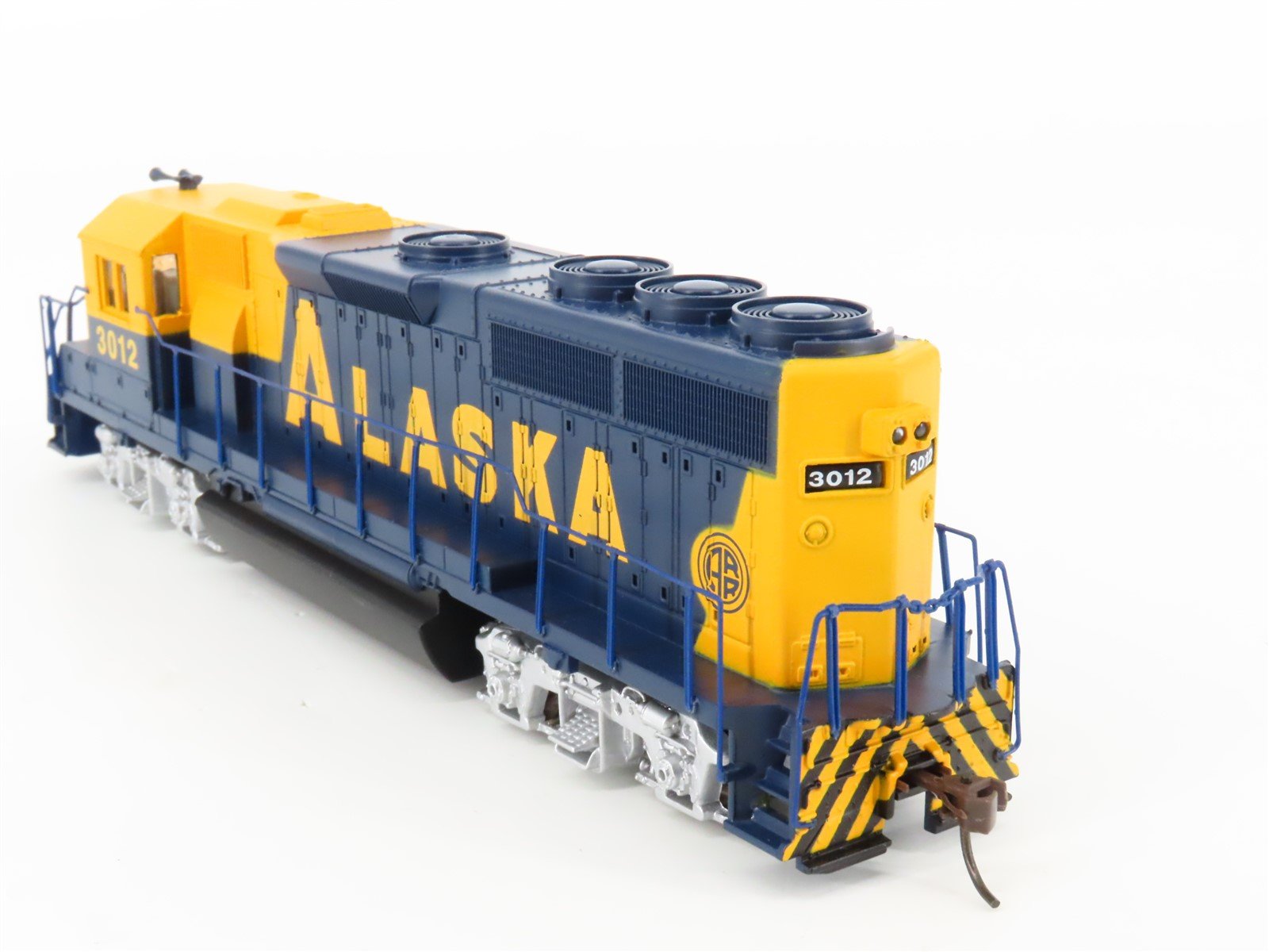 HO Scale Bachmann 63548 ARR Alaska GP40 Diesel Locomotive #3012