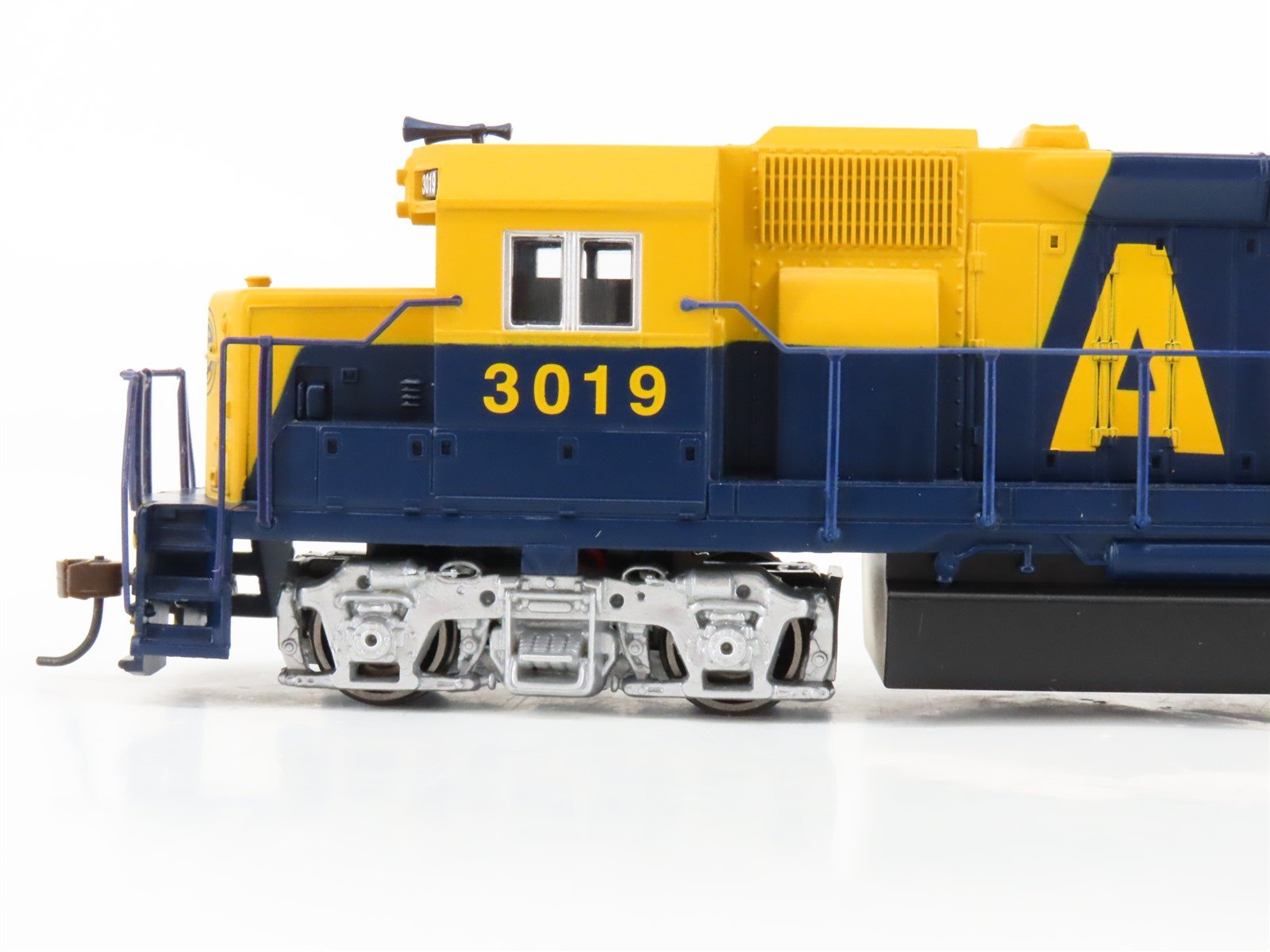 HO Scale Bachmann 63510 ARR Alaska GP40 Diesel Locomotive #3019