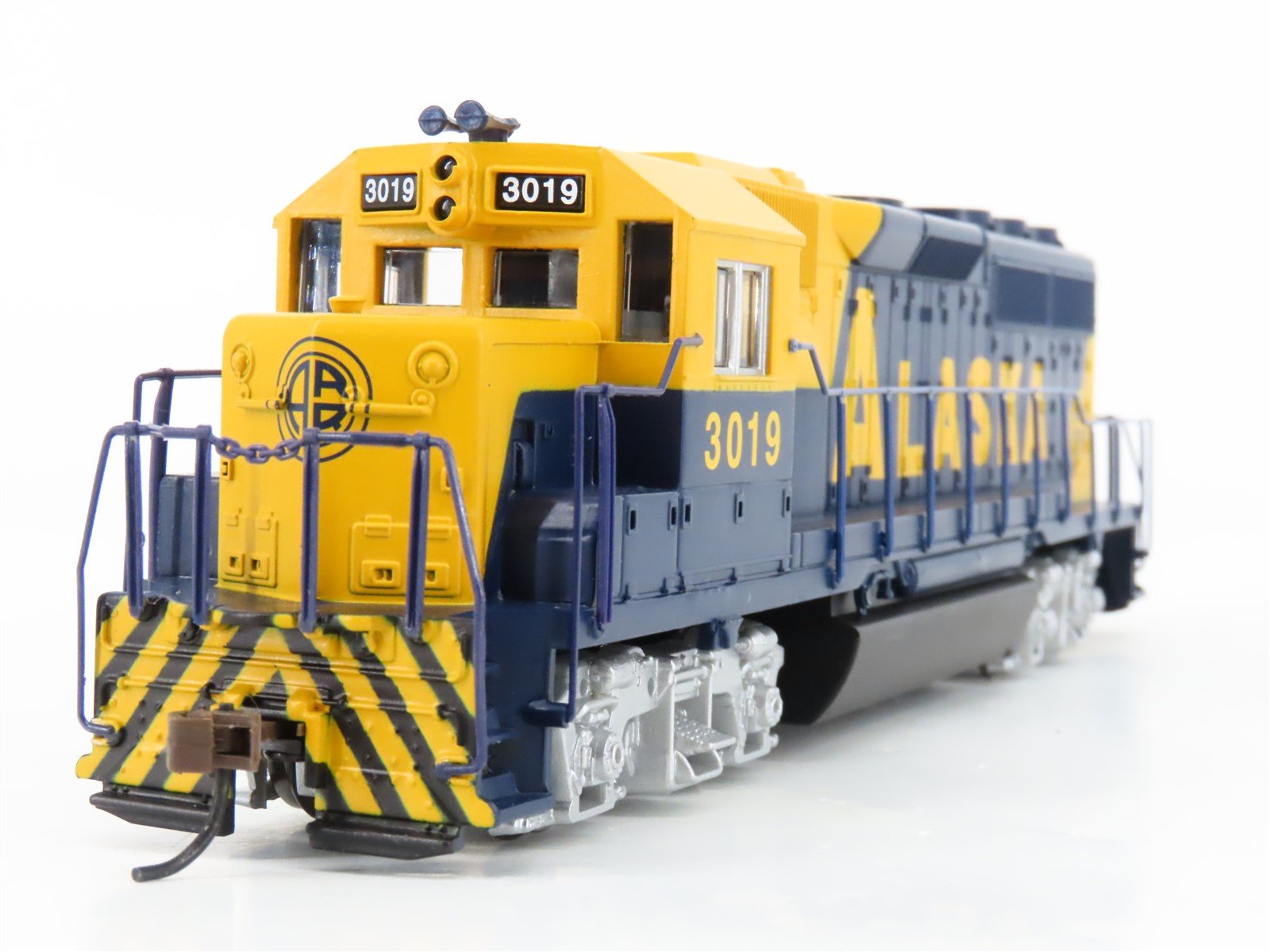 HO Scale Bachmann 63510 ARR Alaska GP40 Diesel Locomotive #3019