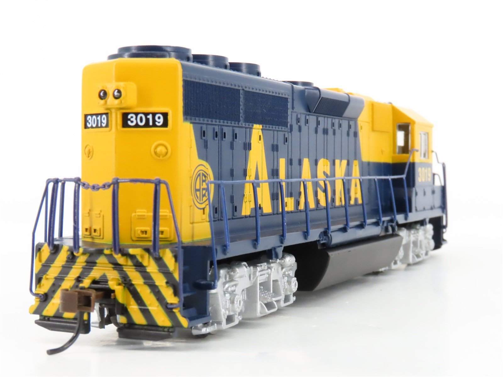 HO Scale Bachmann 63510 ARR Alaska GP40 Diesel Locomotive #3019