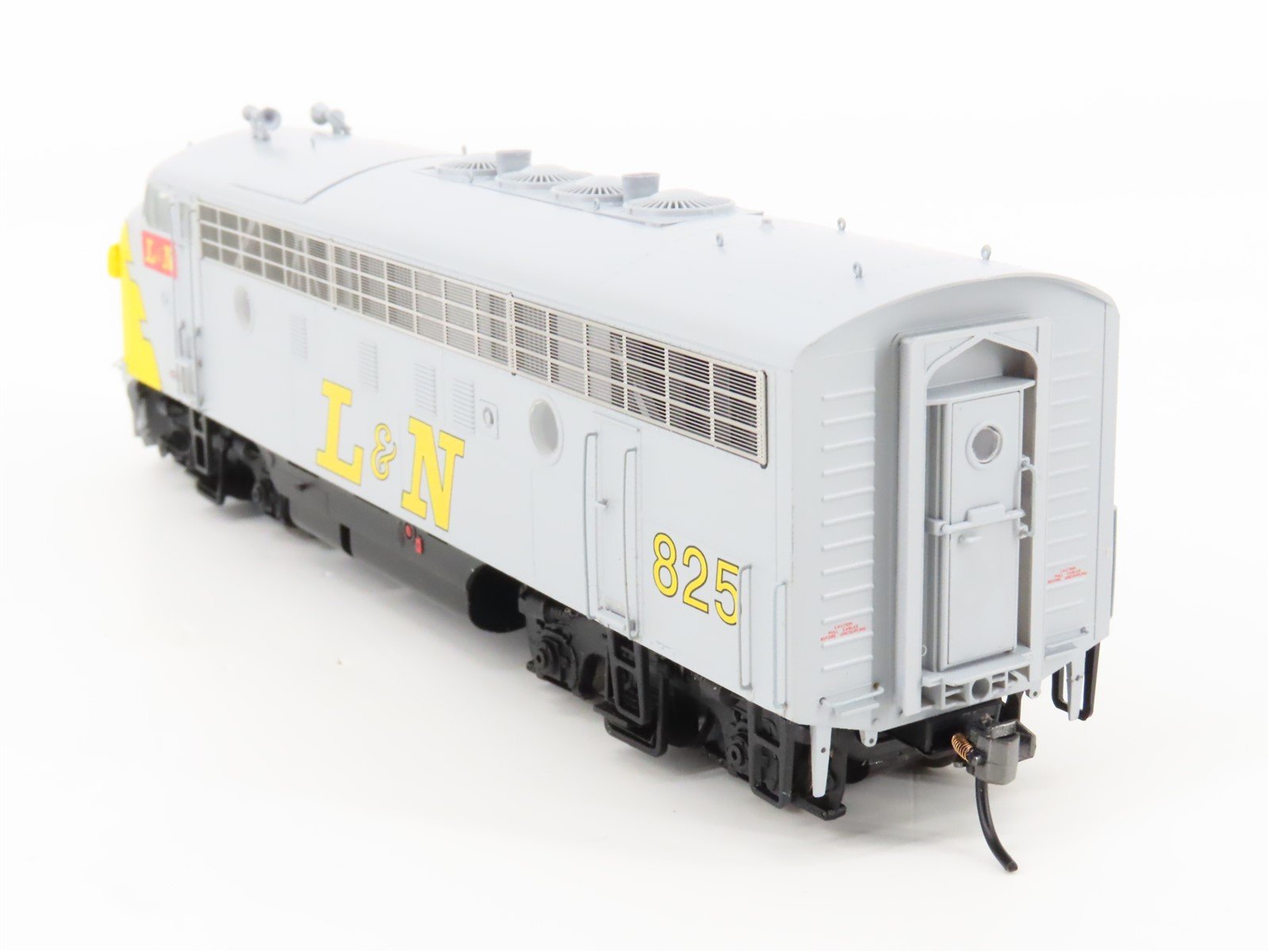 HO Scale Intermountain 49083-01 L&N Railway F7A Diesel Locomotive #825