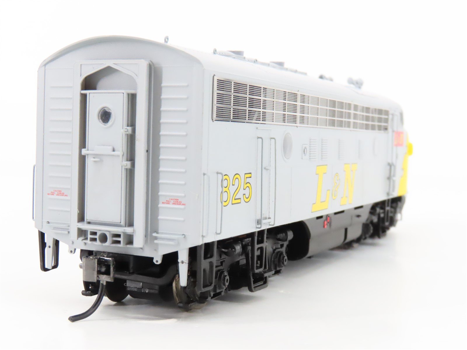 HO Scale Intermountain 49083-01 L&N Railway F7A Diesel Locomotive #825