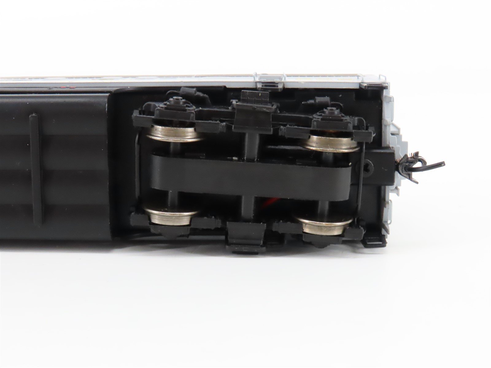 HO Scale Intermountain 49083-01 L&N Railway F7A Diesel Locomotive #825