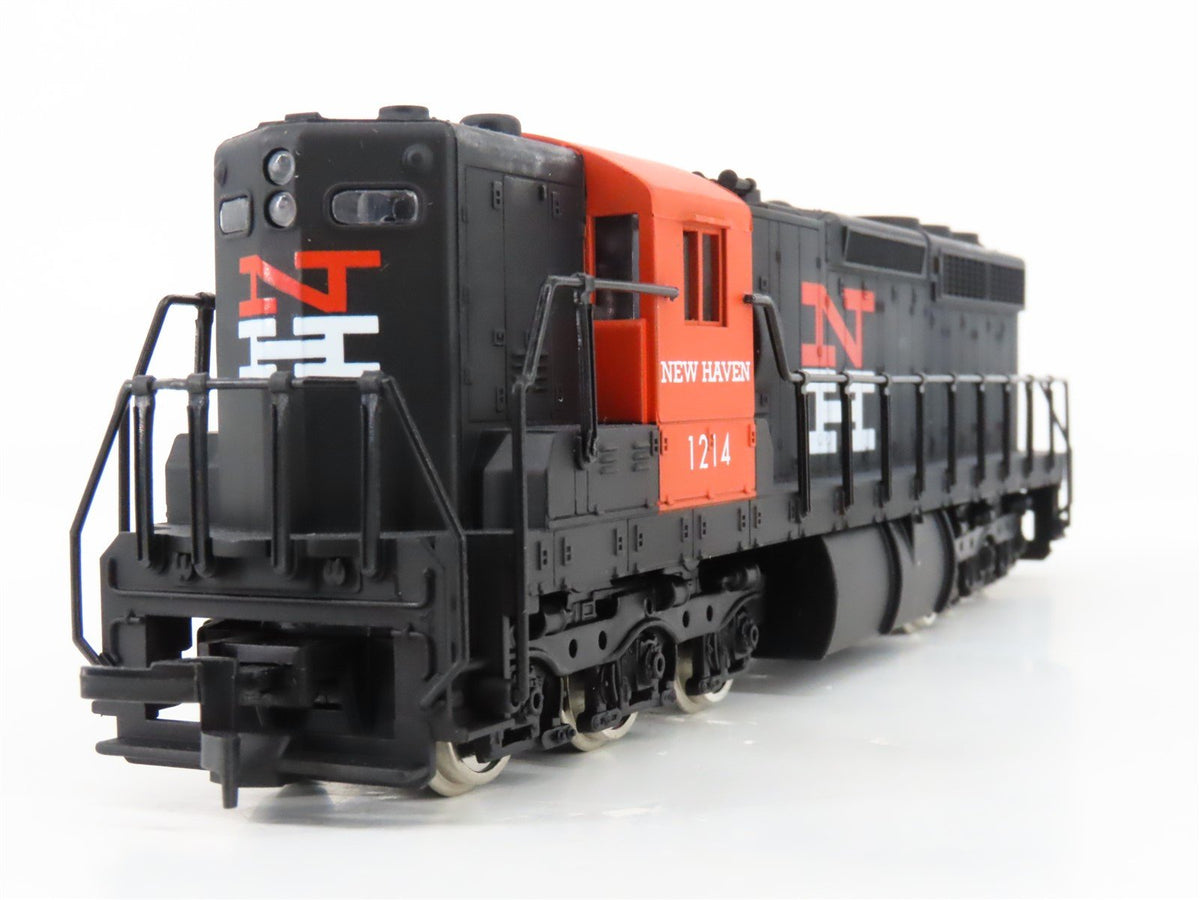 HO Scale IHC 3825 NH New Haven SD24 Diesel Locomotive #1214