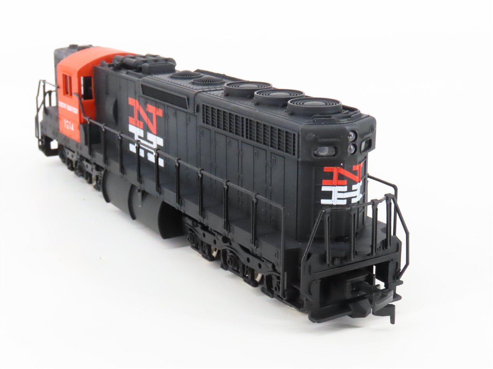 HO Scale IHC 3825 NH New Haven SD24 Diesel Locomotive #1214