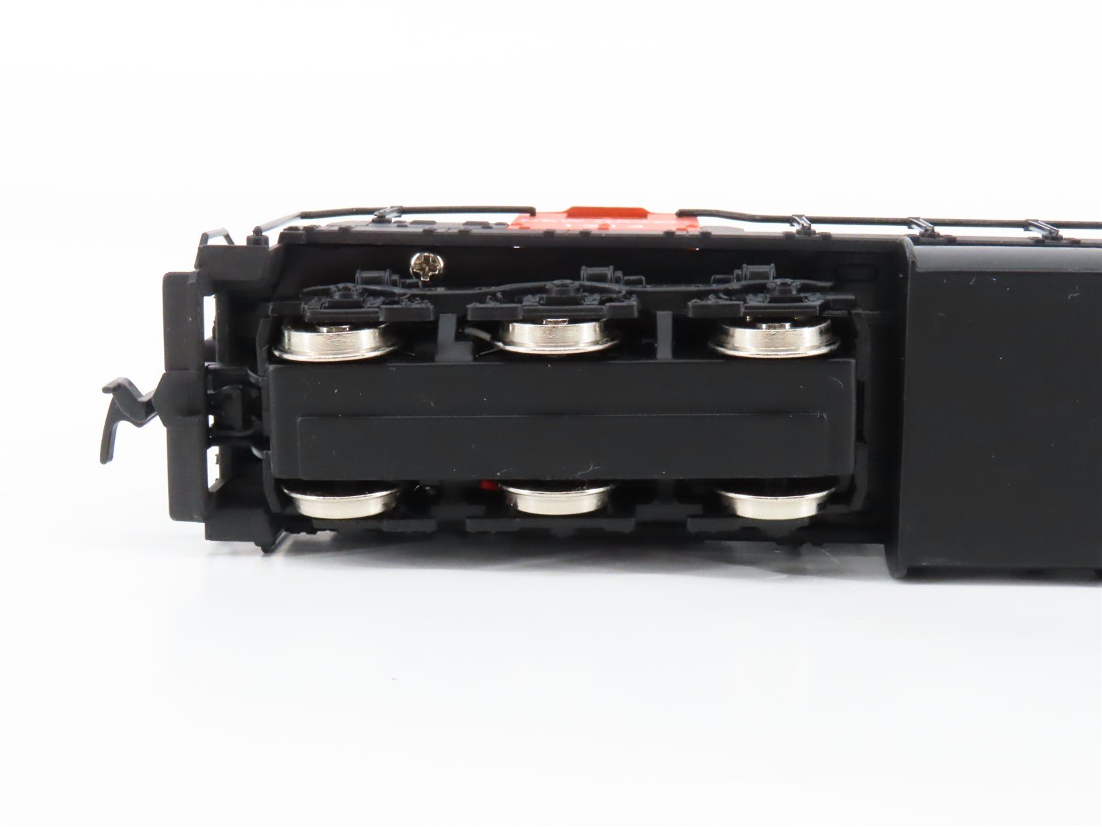 HO Scale IHC 3825 NH New Haven SD24 Diesel Locomotive #1214