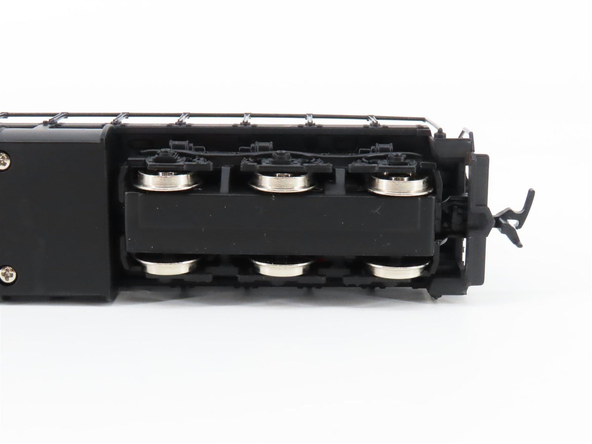 HO Scale IHC 3825 NH New Haven SD24 Diesel Locomotive #1214