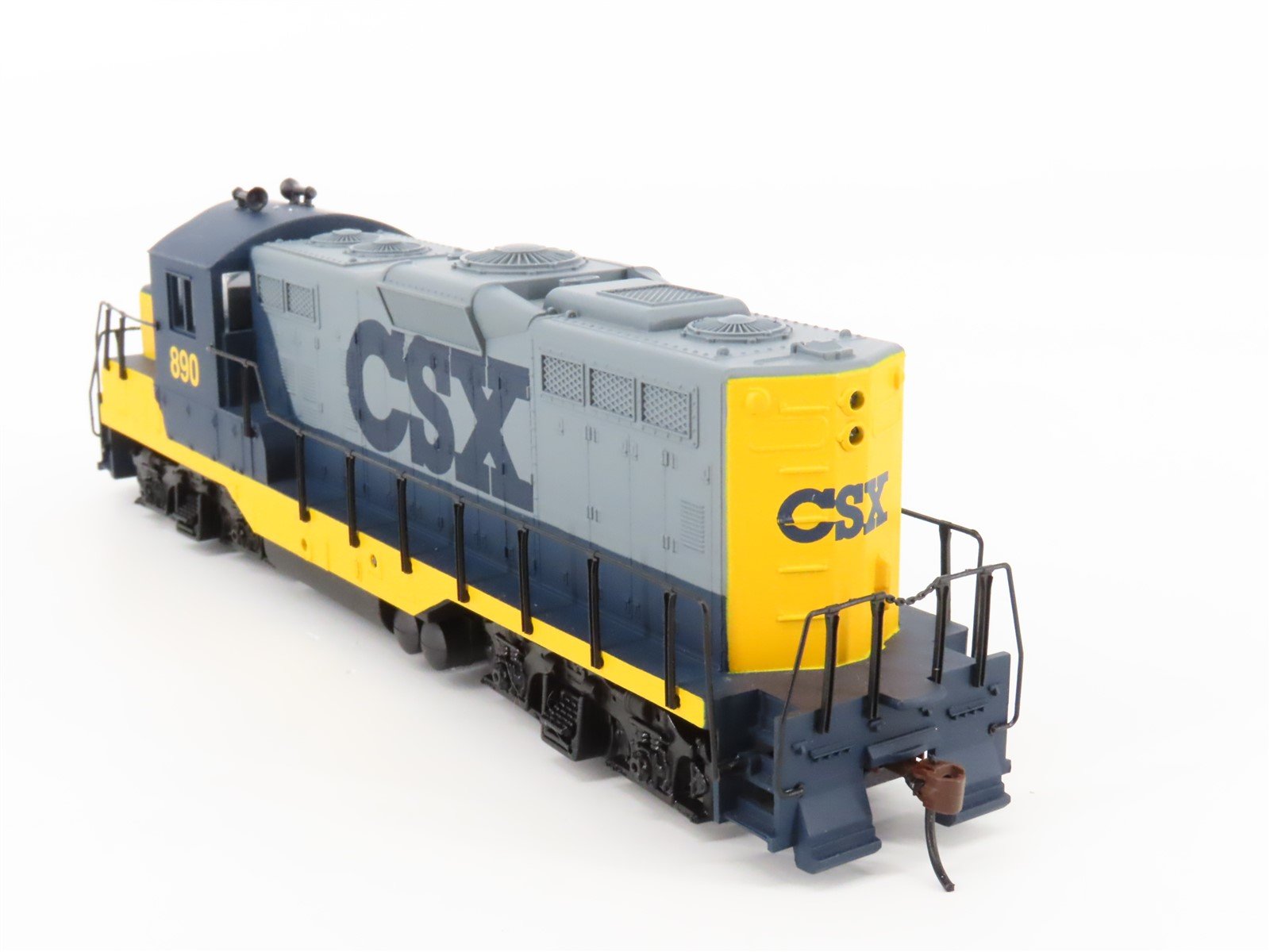 HO Scale Walthers 931-105 CSX Railroad GP9M Diesel Locomotive #890
