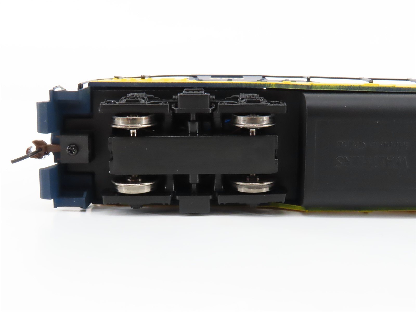 HO Scale Walthers 931-105 CSX Railroad GP9M Diesel Locomotive #890