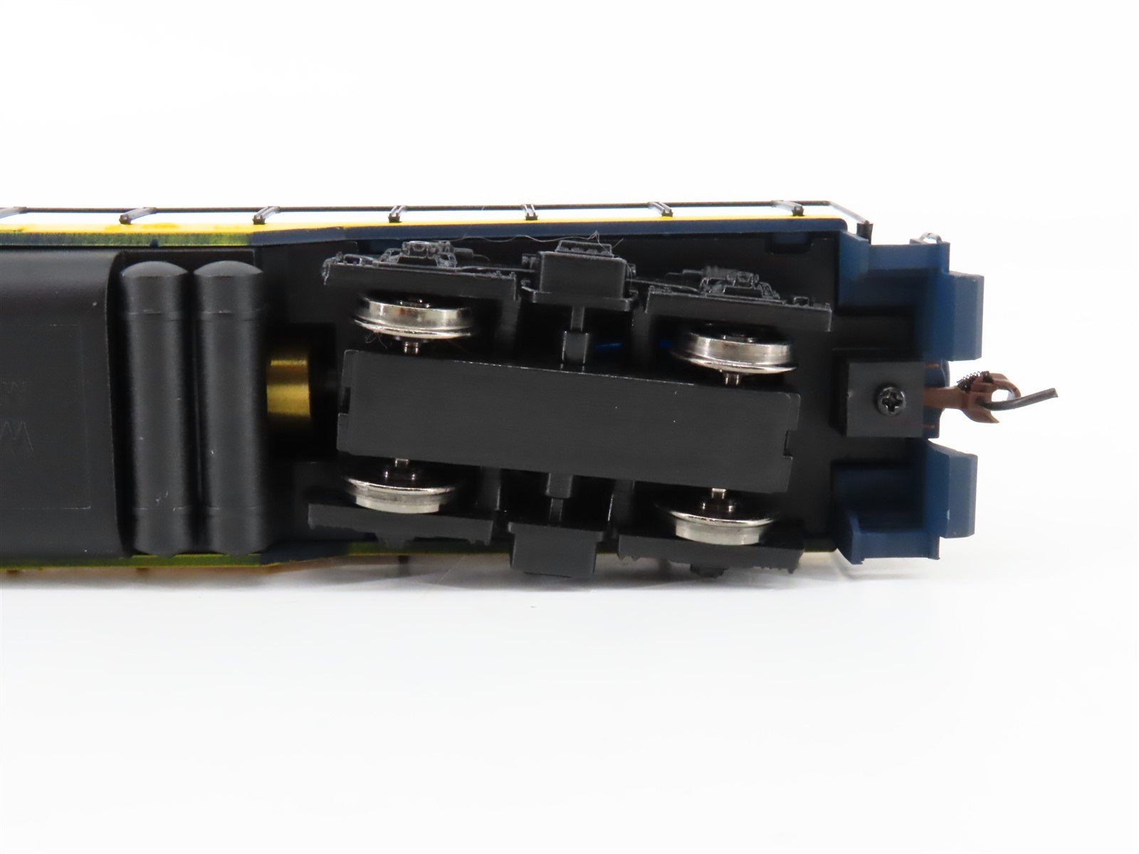 HO Scale Walthers 931-105 CSX Railroad GP9M Diesel Locomotive #890