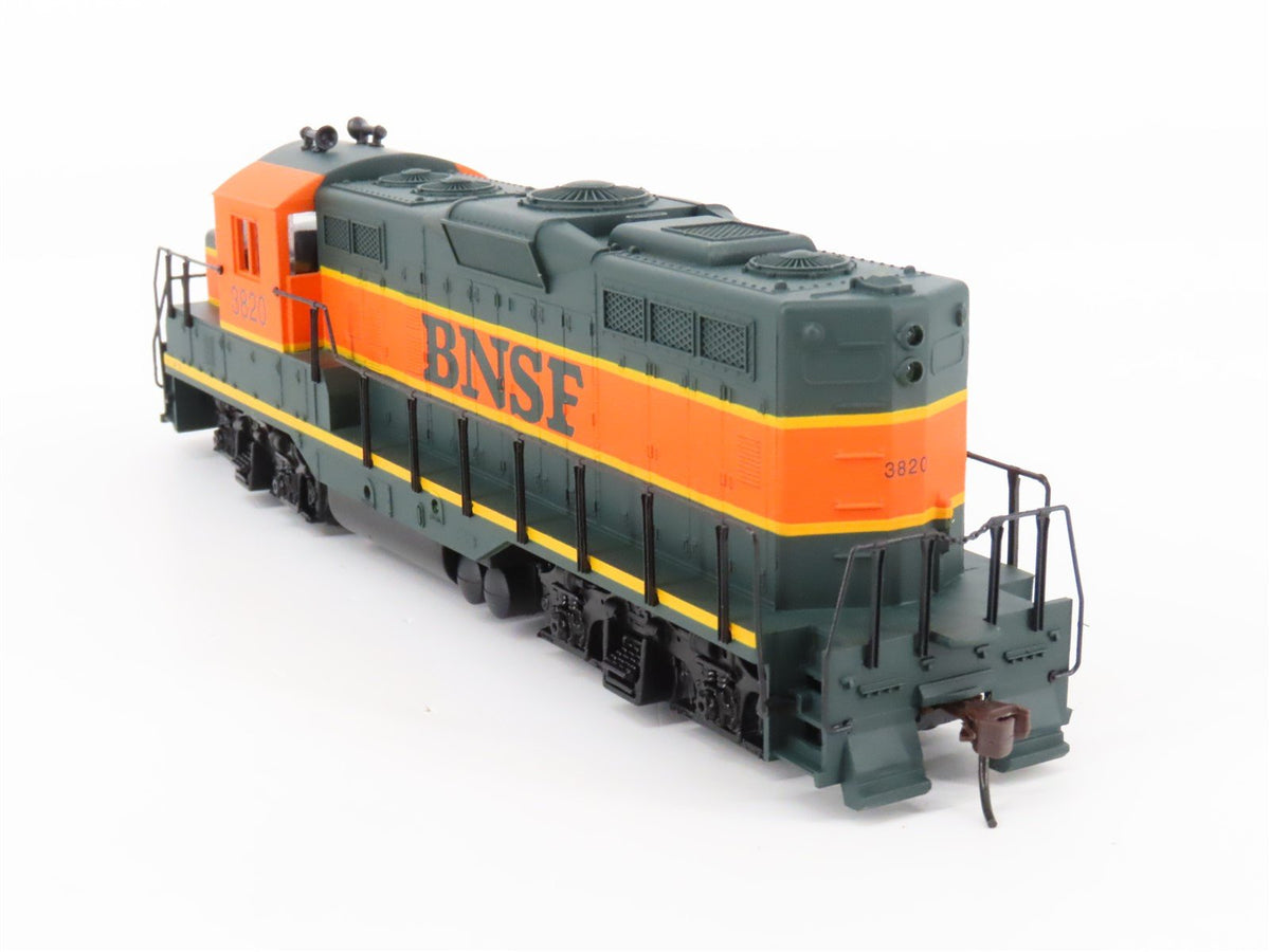 HO Scale Walthers 931-120 BNSF Railroad GP9M Diesel Locomotive #3820