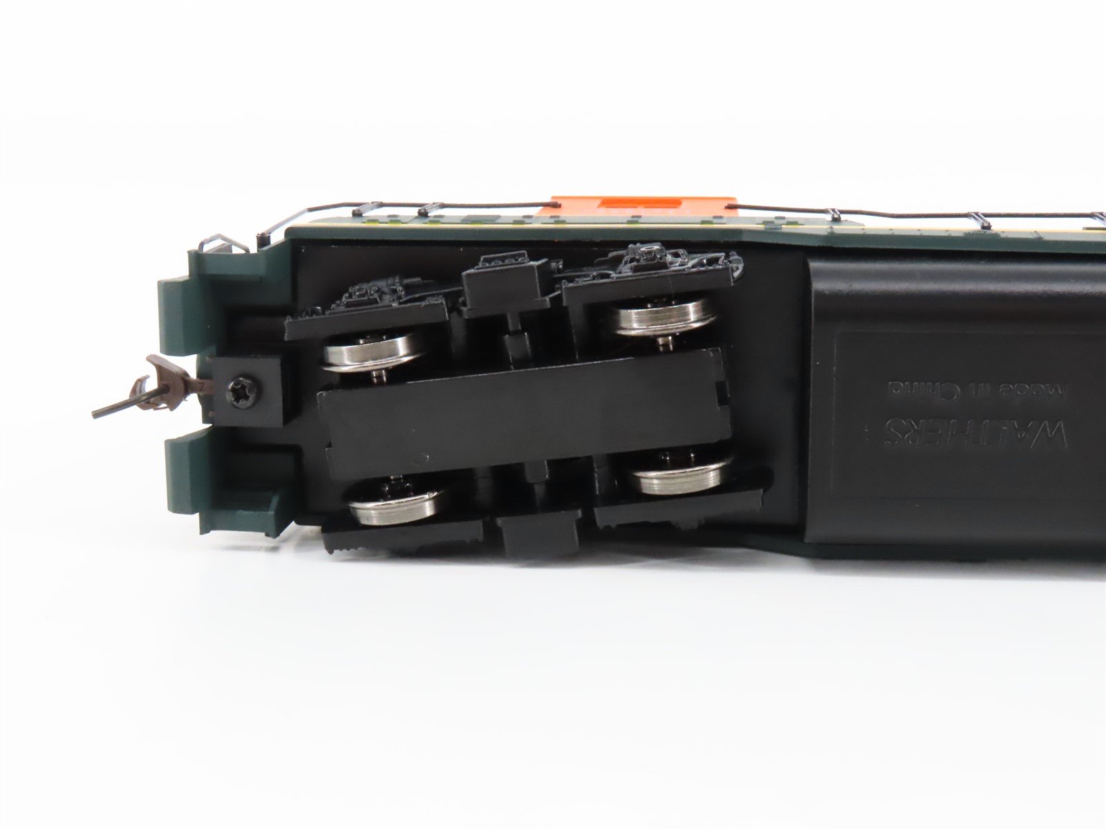 HO Scale Walthers 931-120 BNSF Railroad GP9M Diesel Locomotive #3820