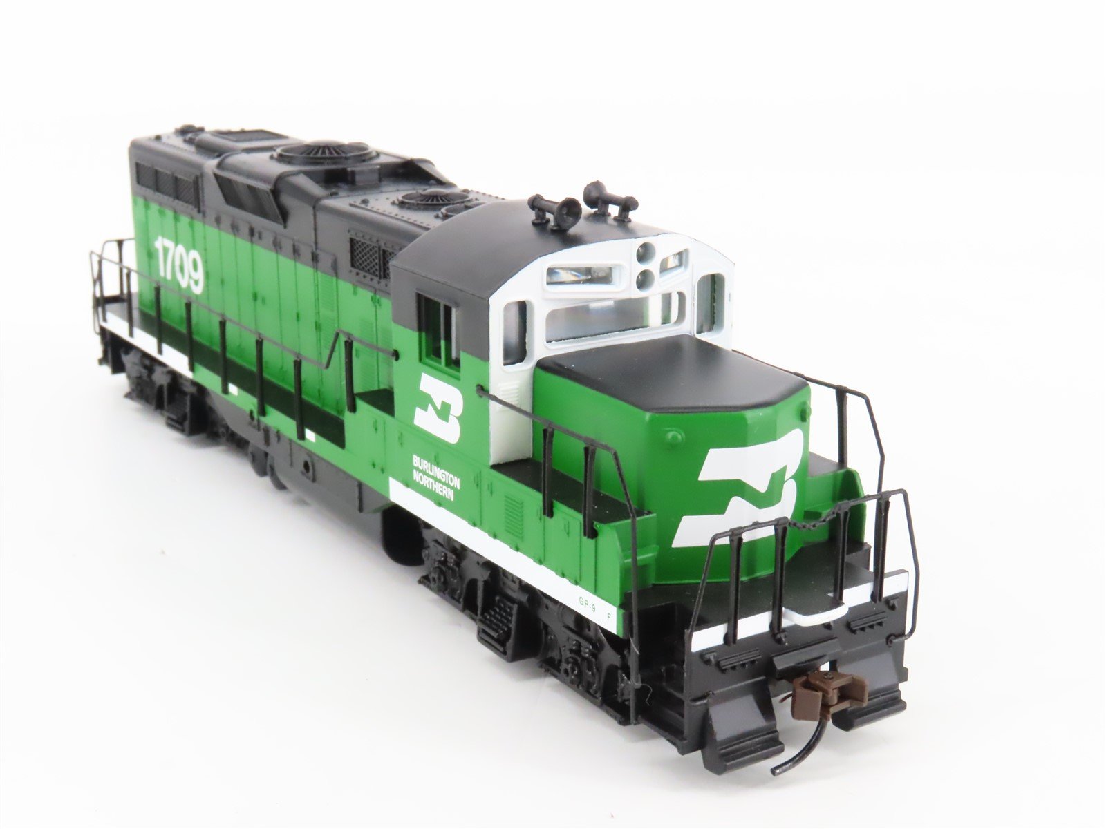 HO Scale Walthers 931-101 BN Burlington Northern GP9M Diesel Loco #1709