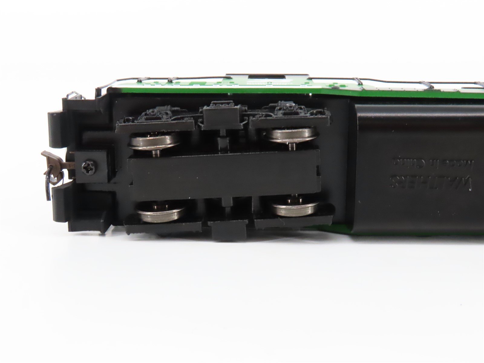 HO Scale Walthers 931-101 BN Burlington Northern GP9M Diesel Loco #1709