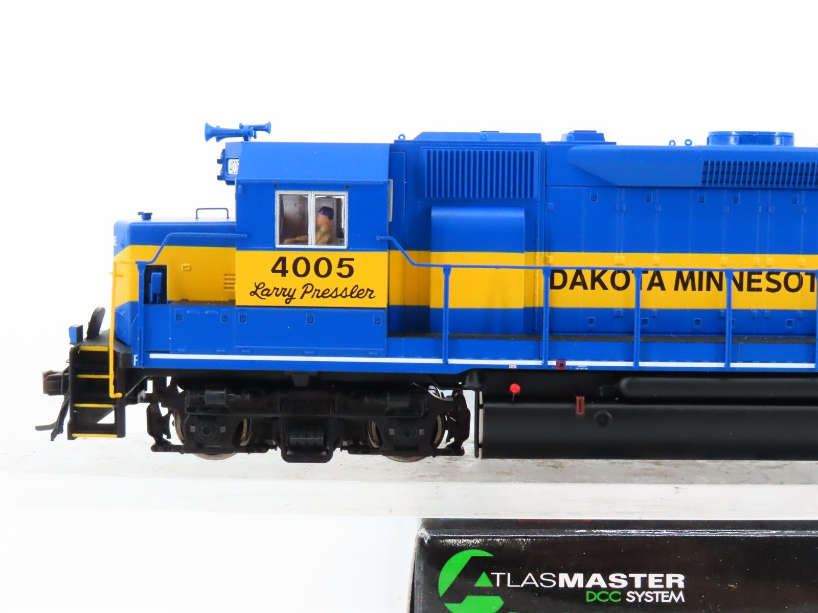 HO Scale Atlas Master 9743 DME Dakota Minnesota & Eastern GP40 Diesel Loco #4005